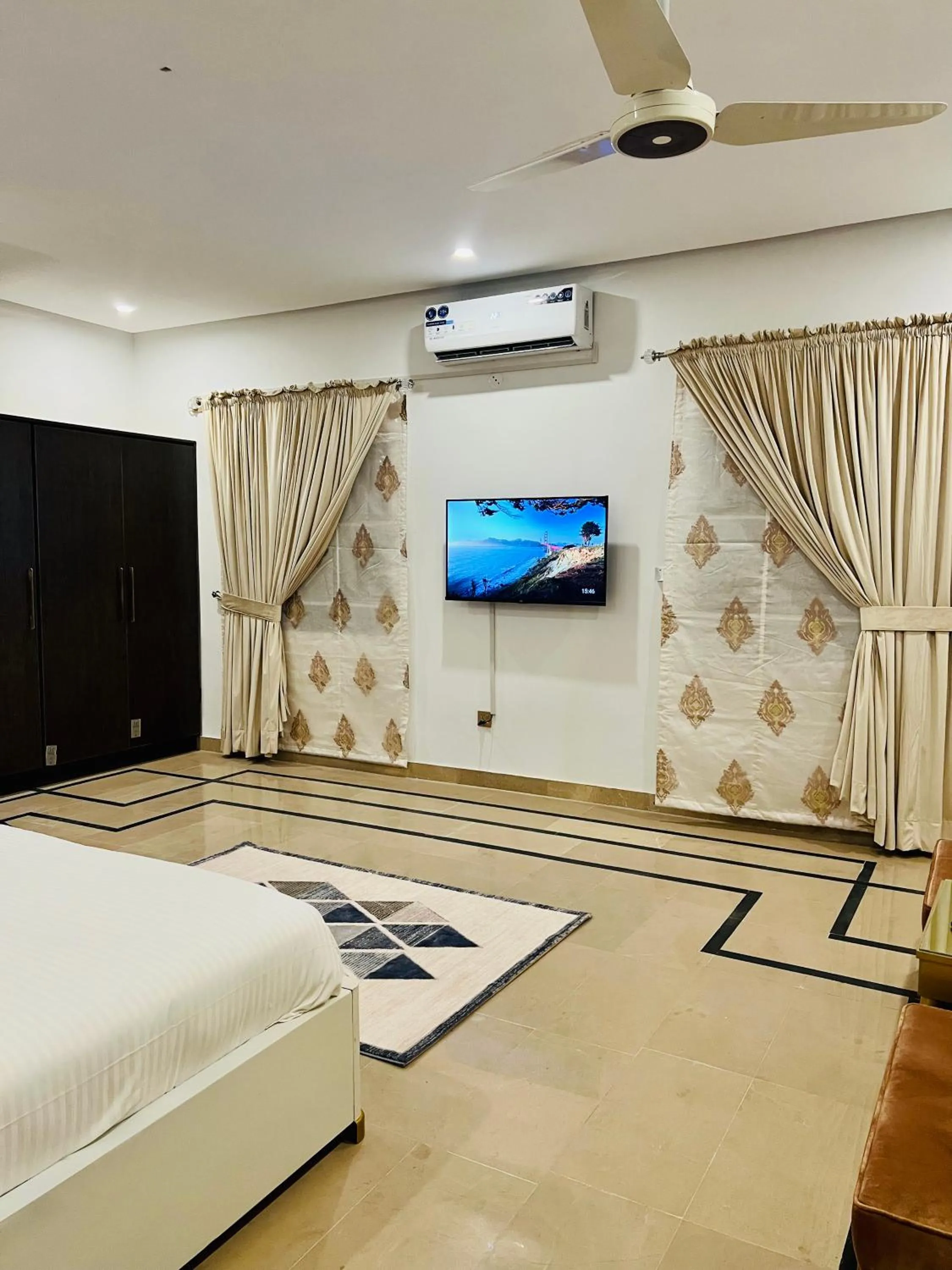 Bedroom, Bed in The Gateway islamabad
