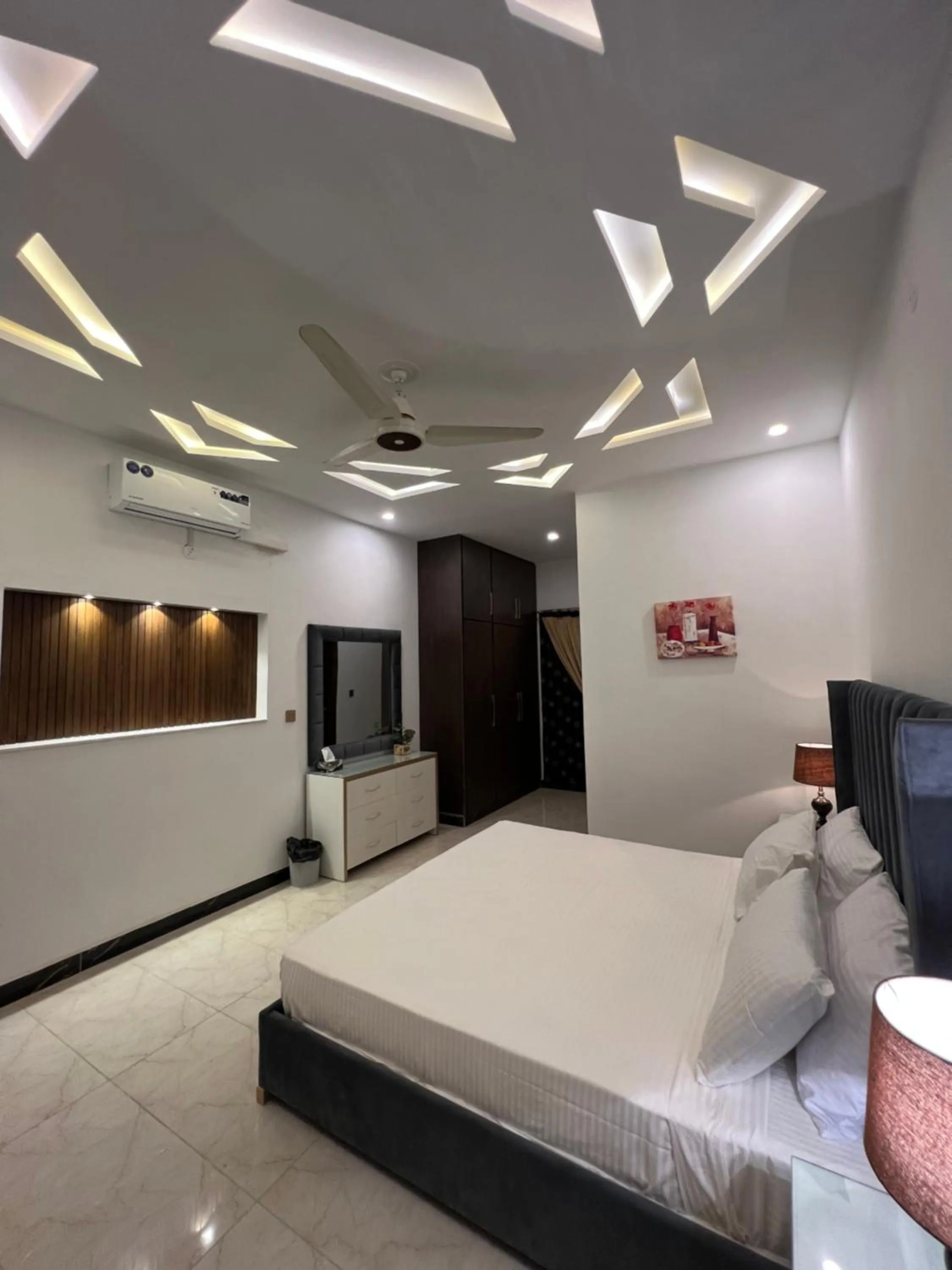 Photo of the whole room, Bed in The Gateway islamabad