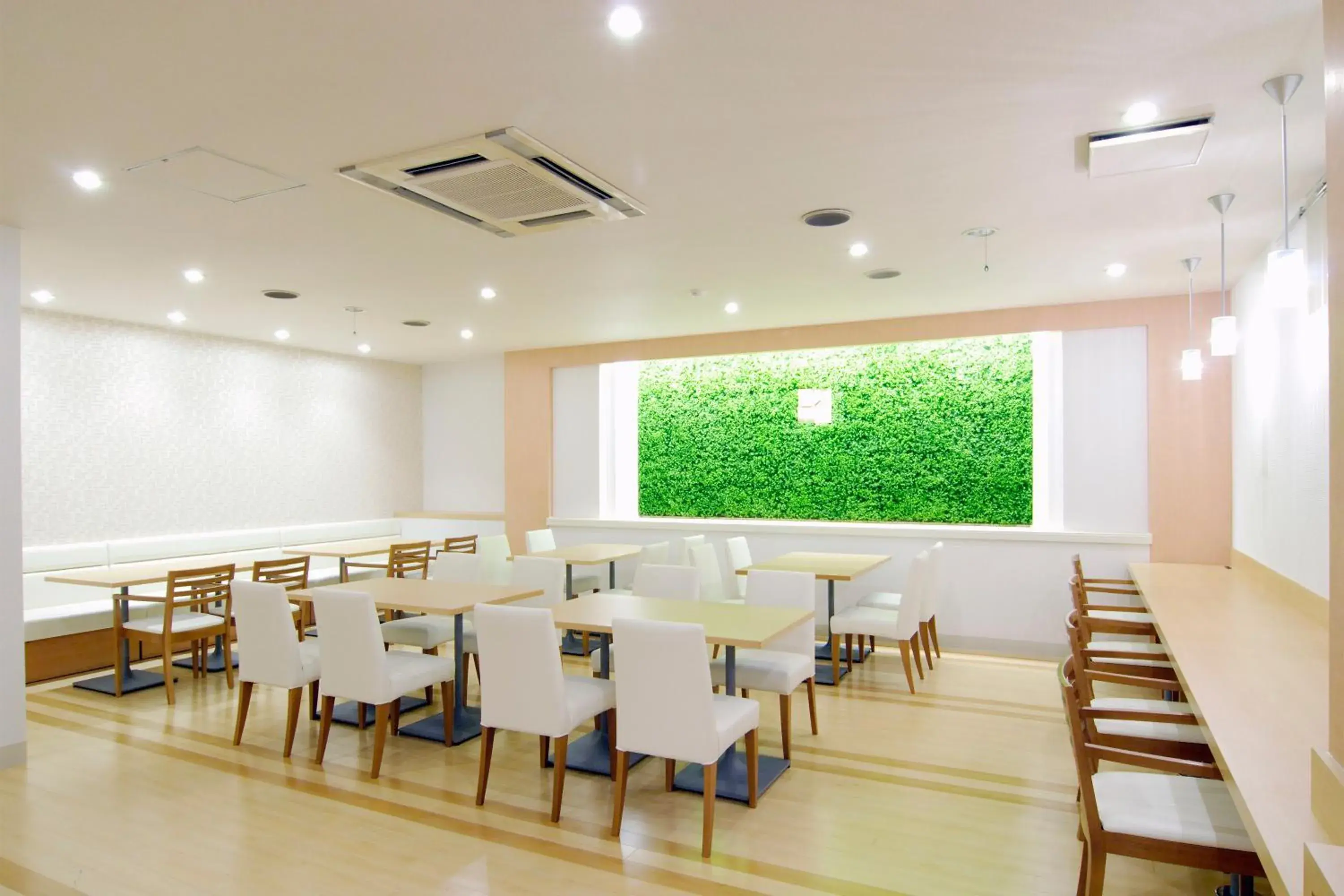 Restaurant/places to eat in Hotel Green Arbor Restaurant/places to eat in Hotel Green Arbor