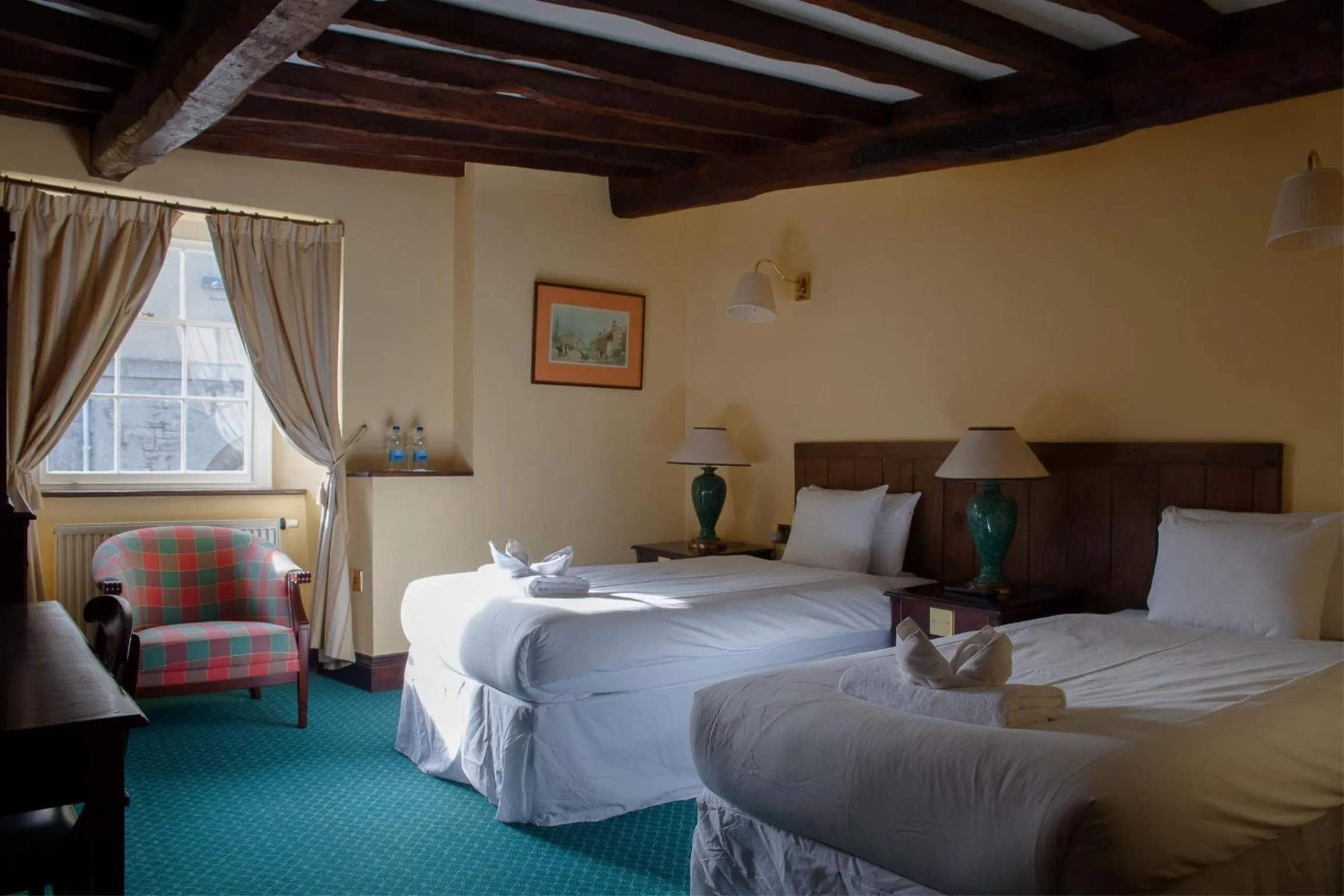 Day, Bed in The Kings Head Inn