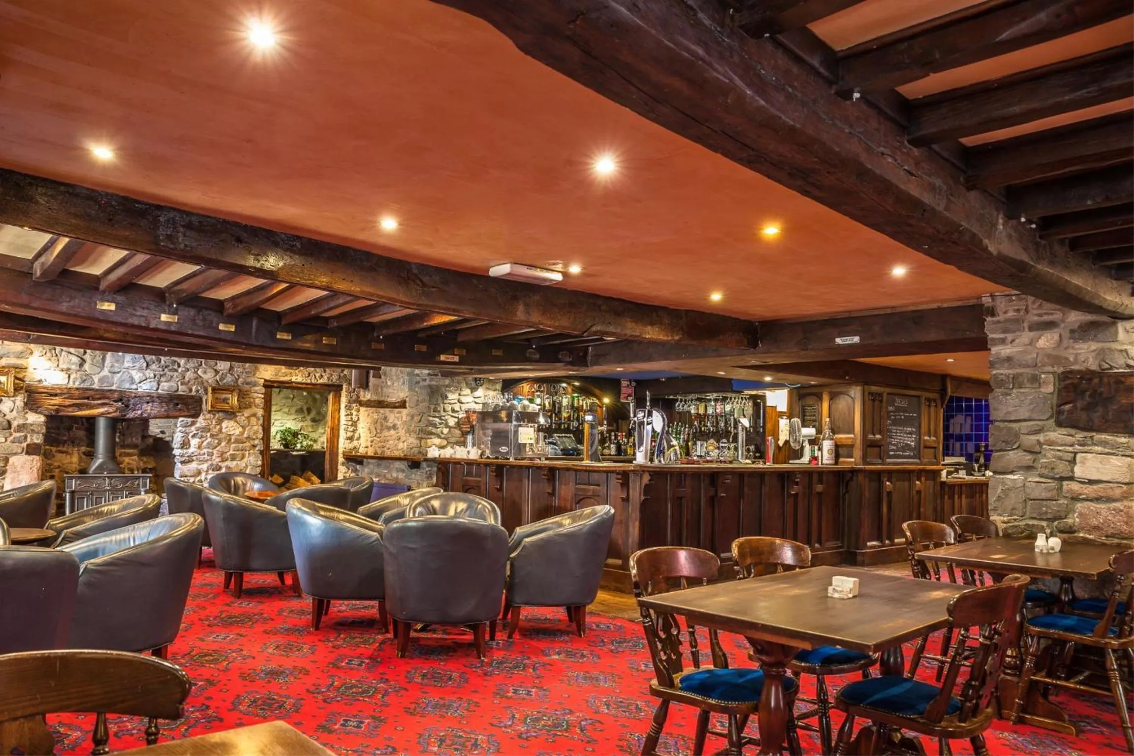Lounge or bar in The Kings Head Inn