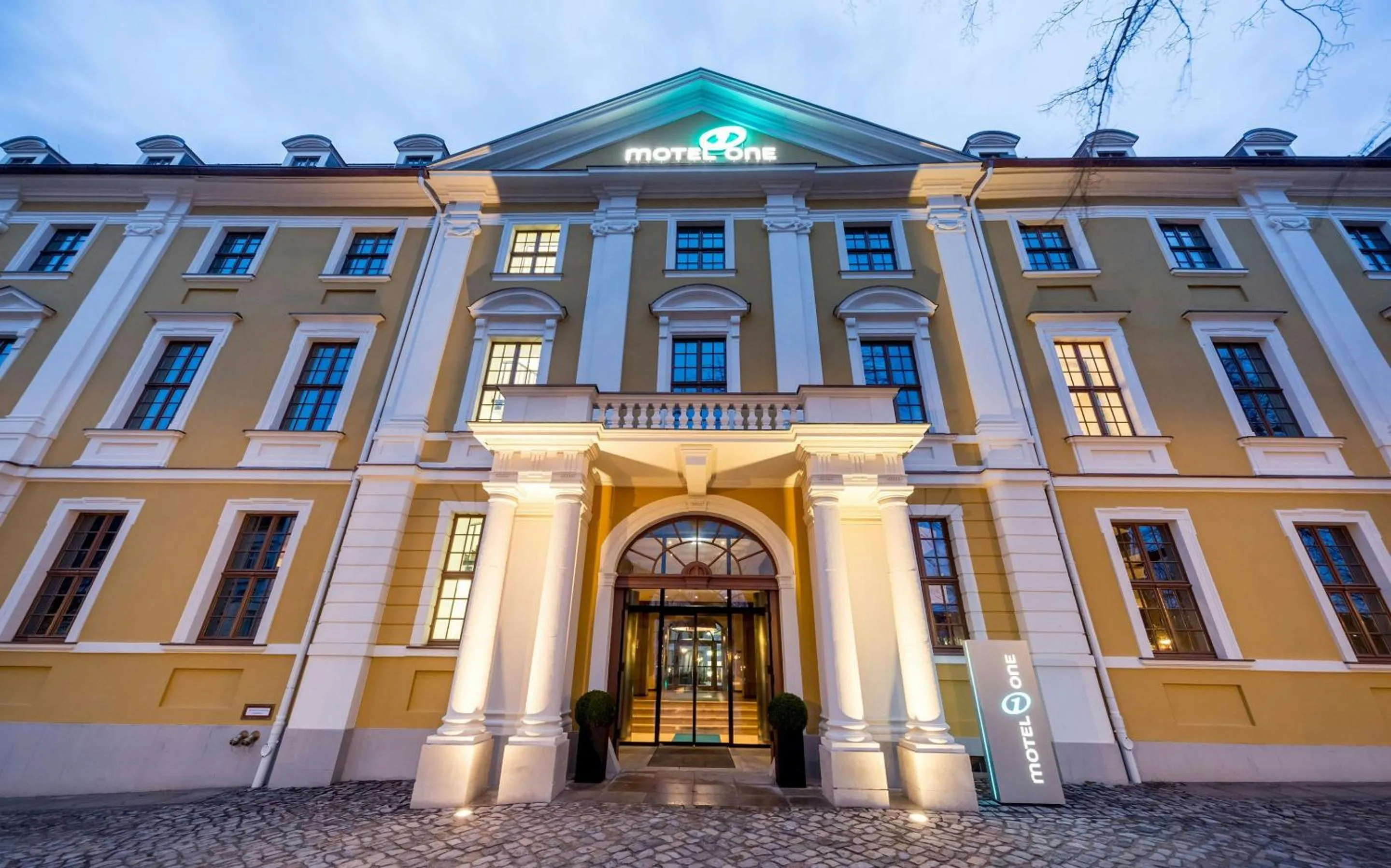 Facade/entrance in Motel One Magdeburg