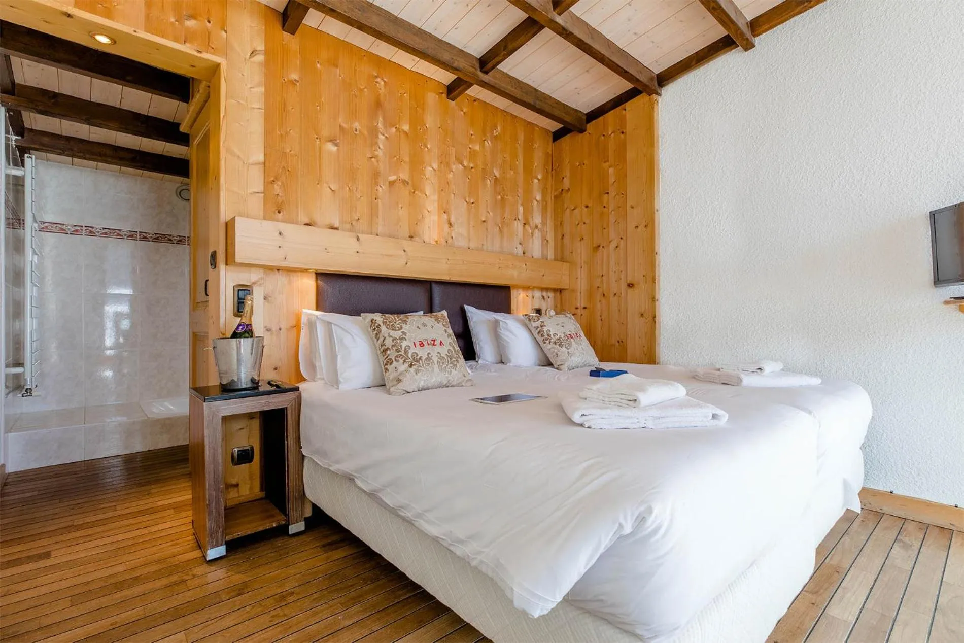 Bedroom, Bed in Madame Vacances Hôtel et Spa Ibiza