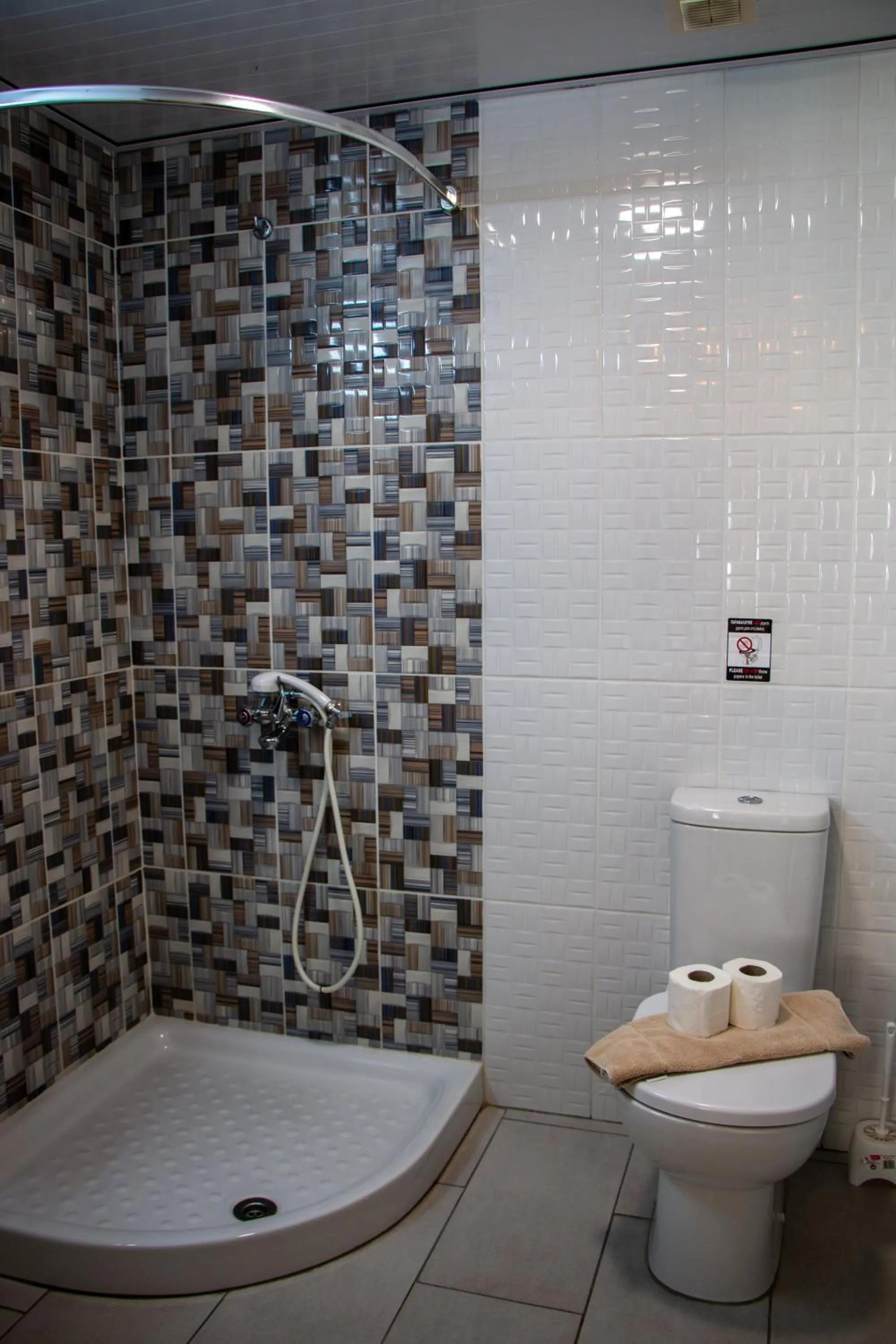 Toilet in Lakis Court