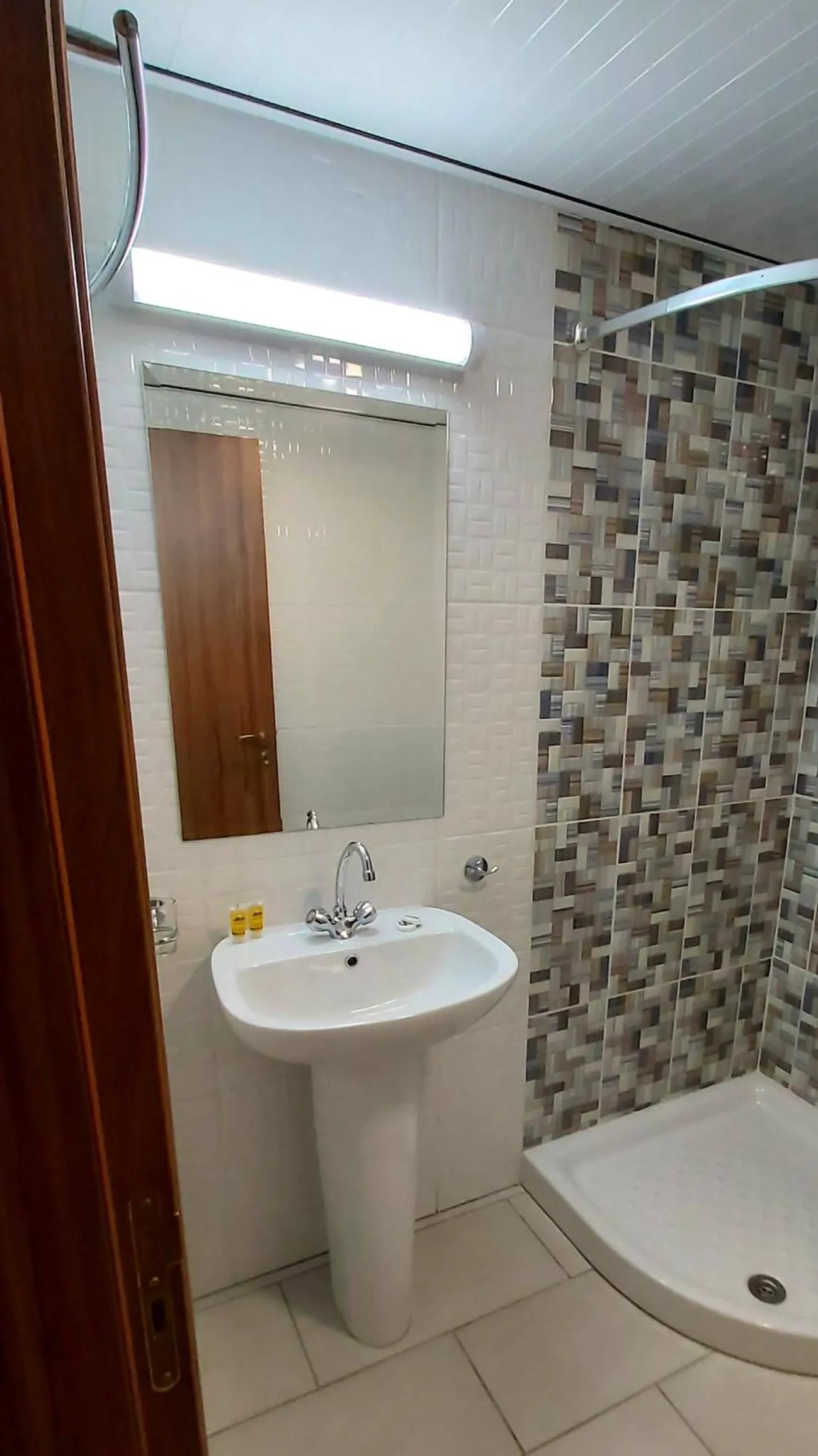 Bathroom in Lakis Court