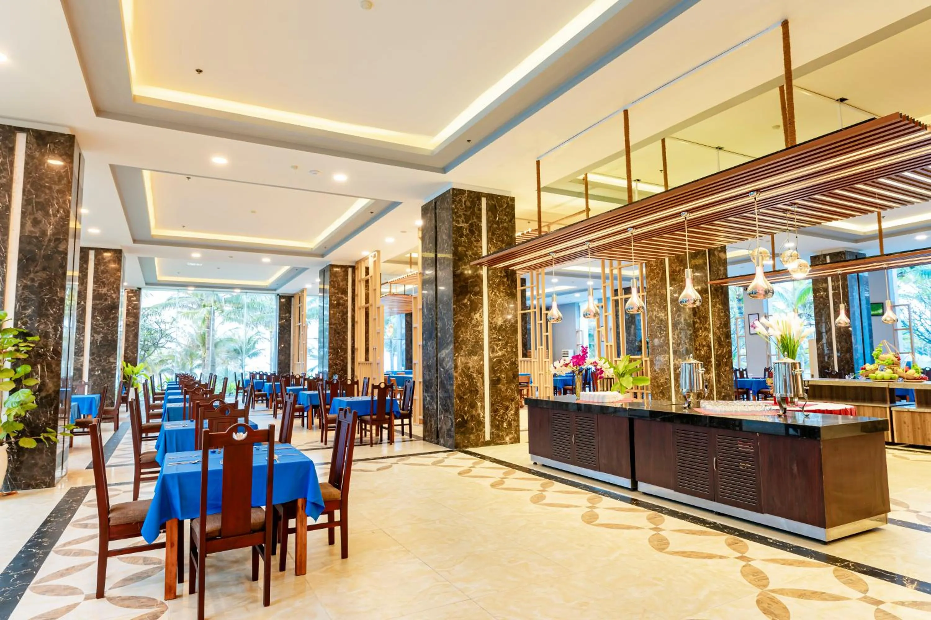 Restaurant/places to eat in Ocean Waves Resort Cam Ranh