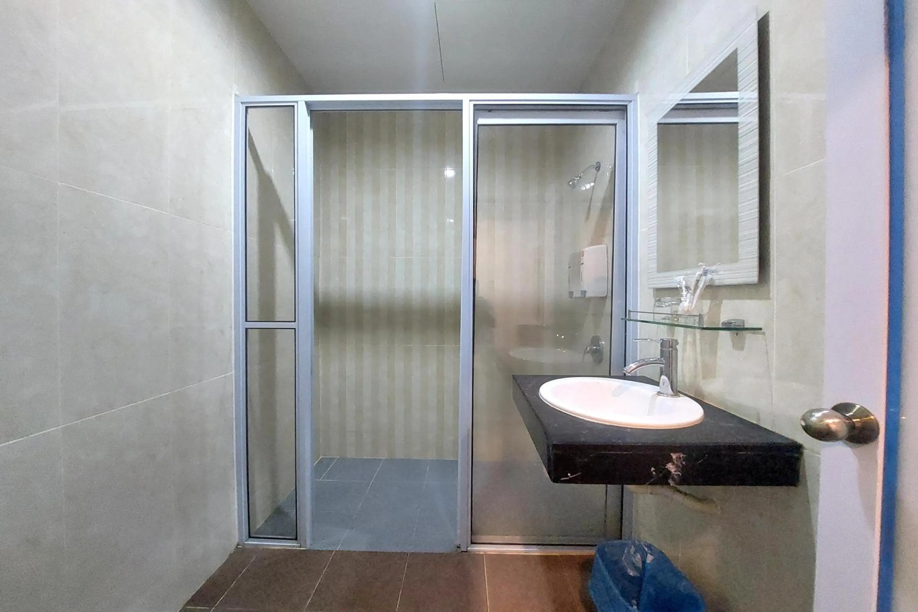 Bathroom in D'MERLION HOTEL