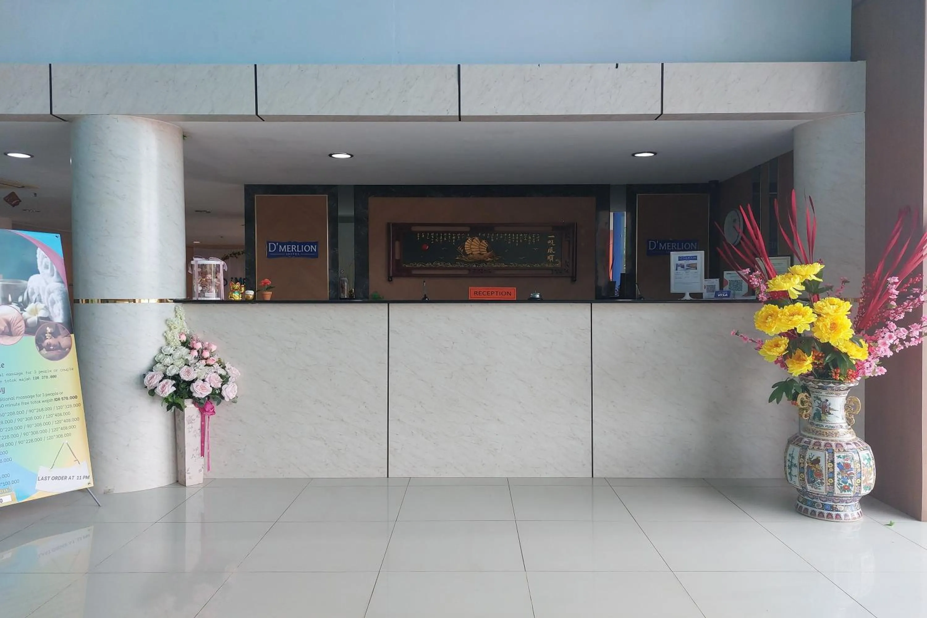Lobby or reception in D'MERLION HOTEL