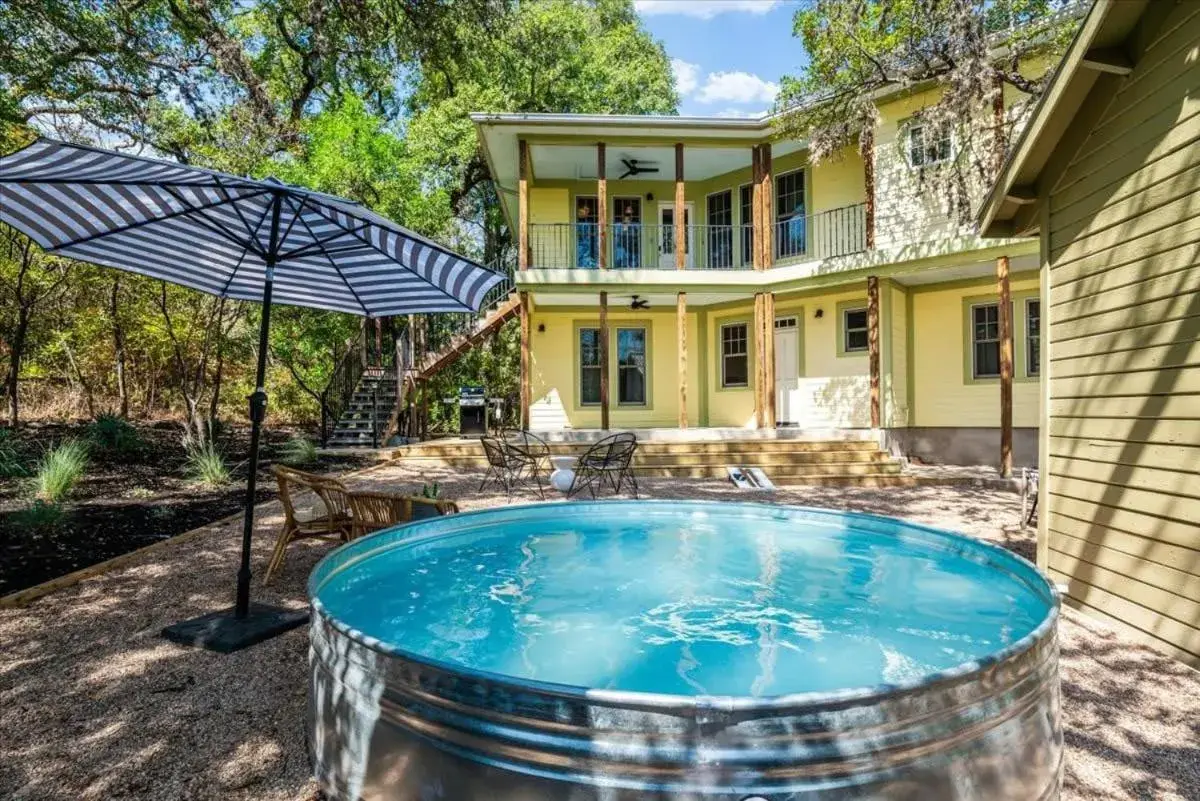 Urban Cowboy Villas - Heart of 704 Urban Cowboy Villas - Heart of 704