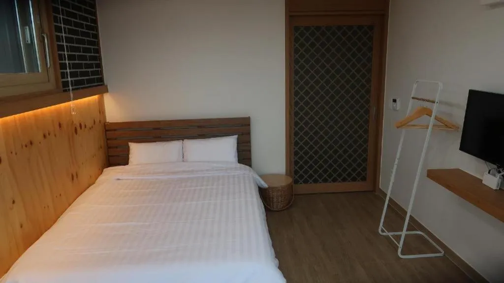 Bed in 38th Street Guesthouse