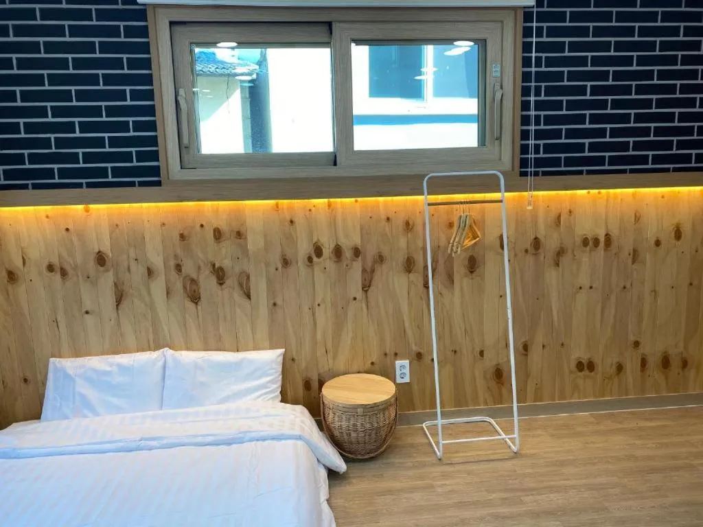 Bed in 38th Street Guesthouse