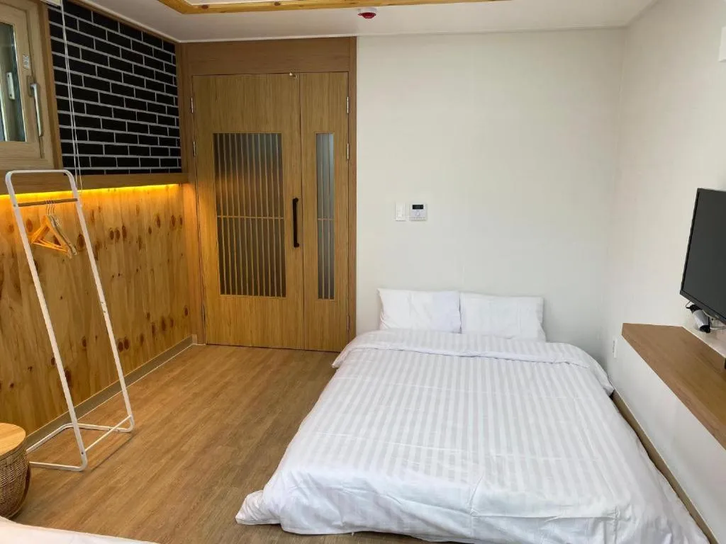 Bed in 38th Street Guesthouse