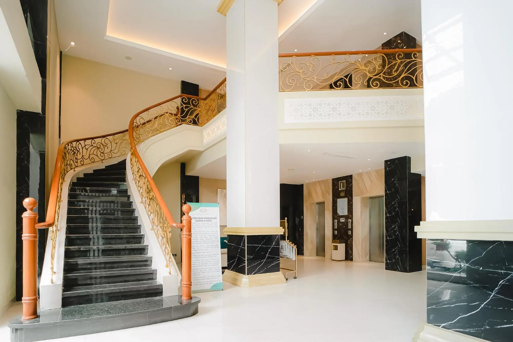 Lobby or reception in Portola Grand Arabia Hotel
