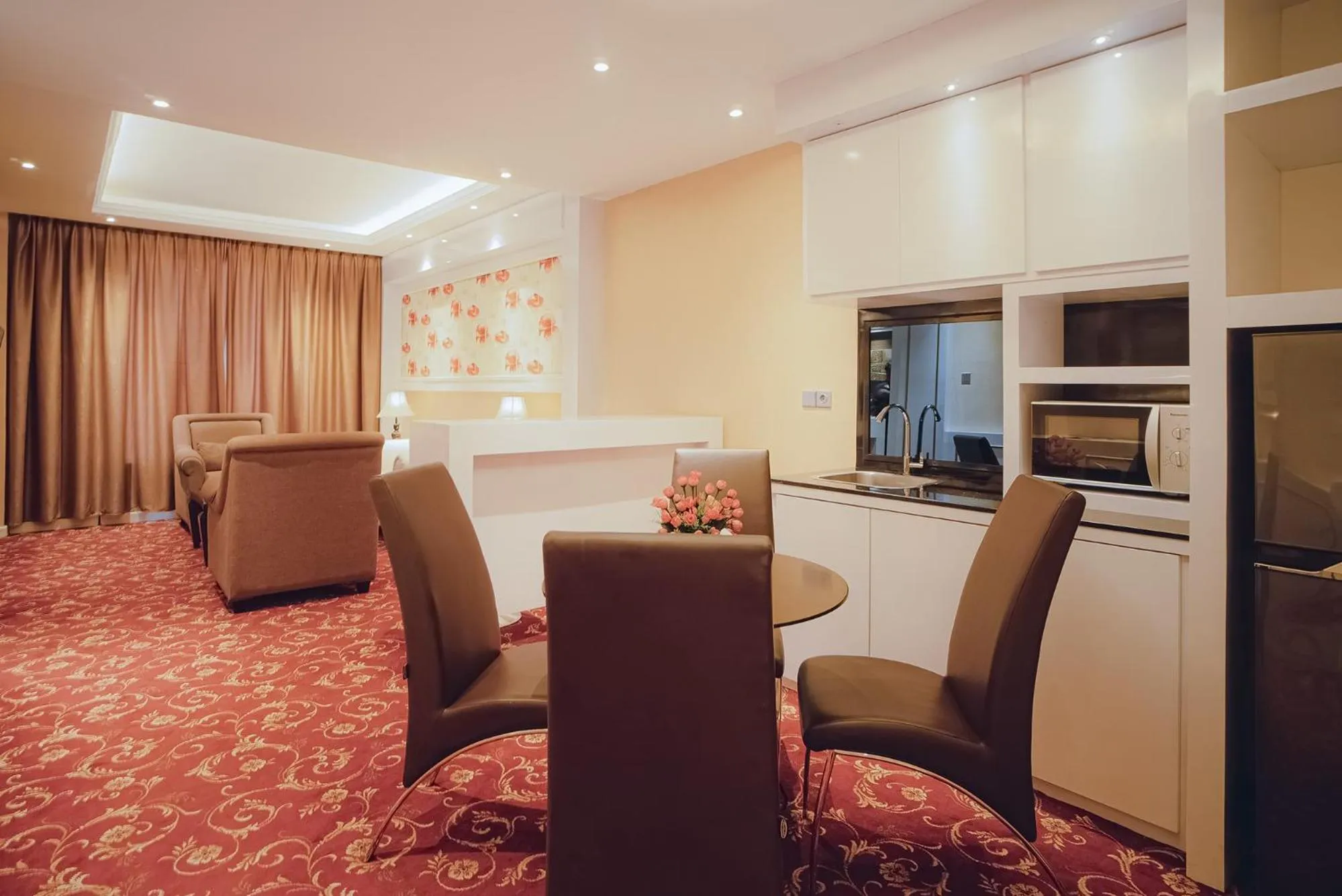 Kitchen or kitchenette in Portola Grand Arabia Hotel