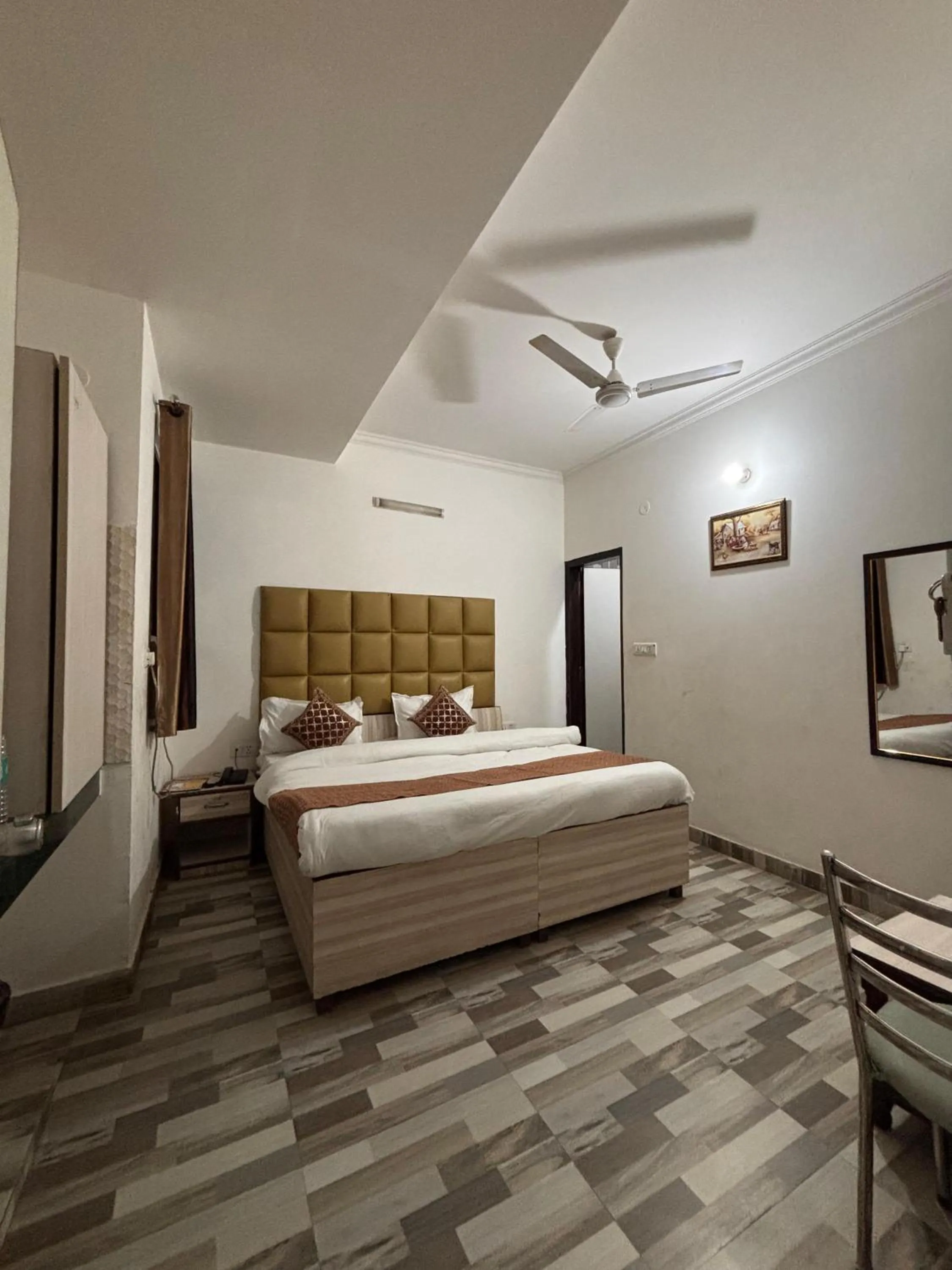 Deluxe Room - single occupancy in CLINK AIRPORT STAY -New Delhi