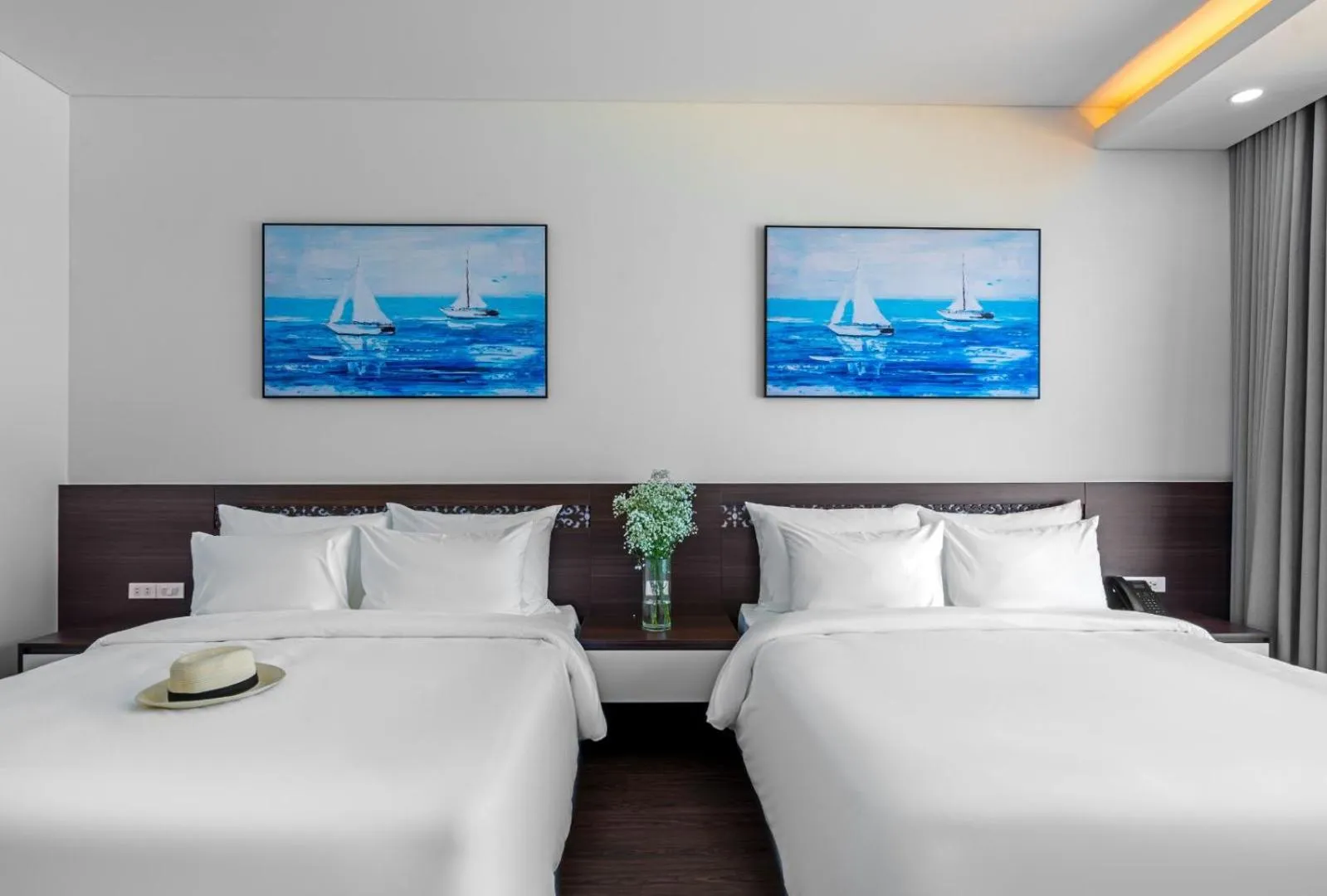 Photo of the whole room, Bed in Hoang Yen Boutique Hotel