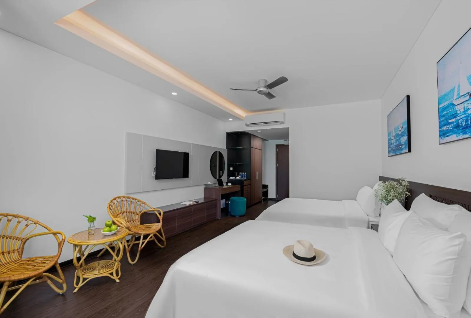 Communal lounge/ TV room, Bed in Hoang Yen Boutique Hotel