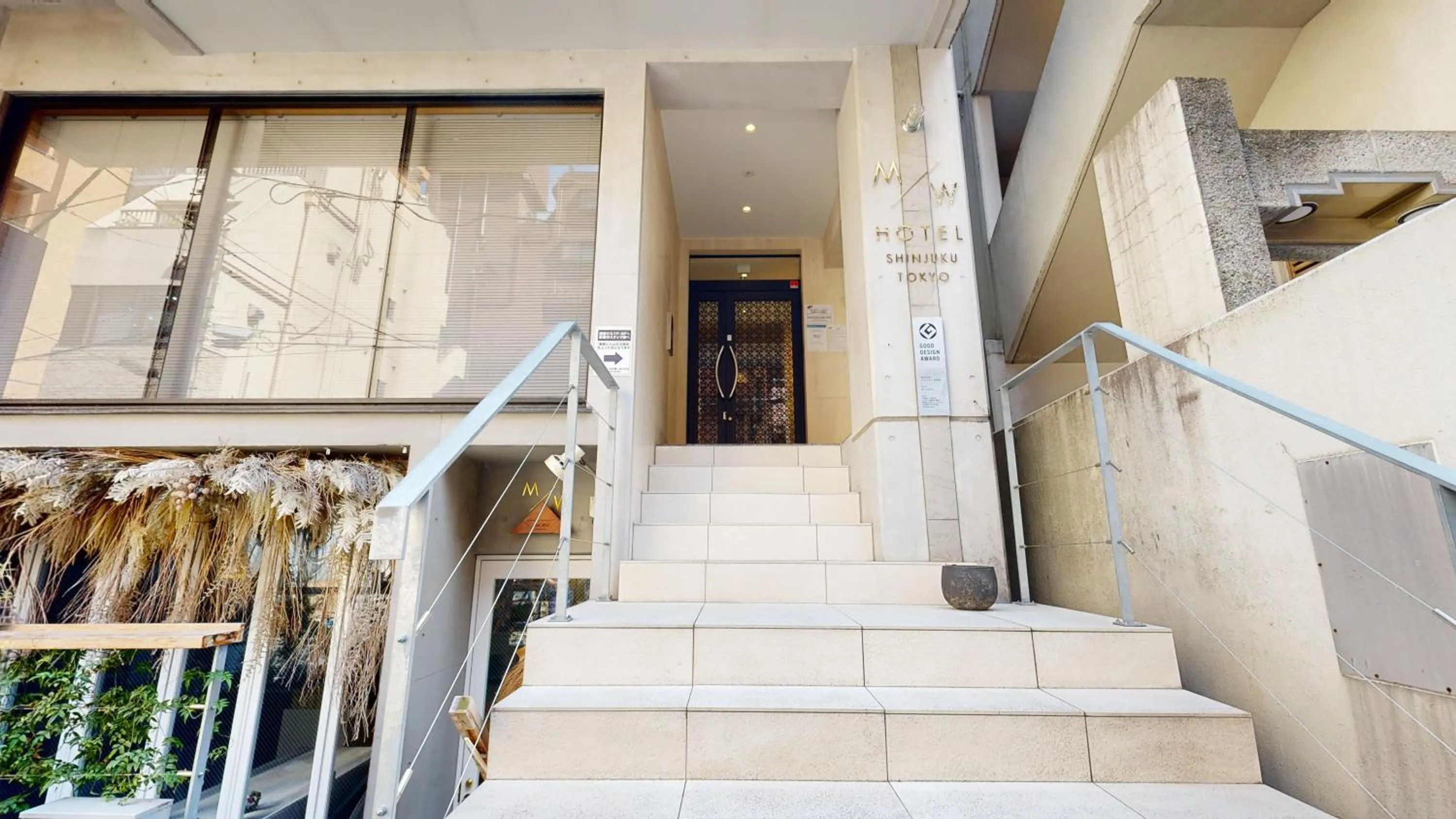 Facade/entrance in M/W HOTEL