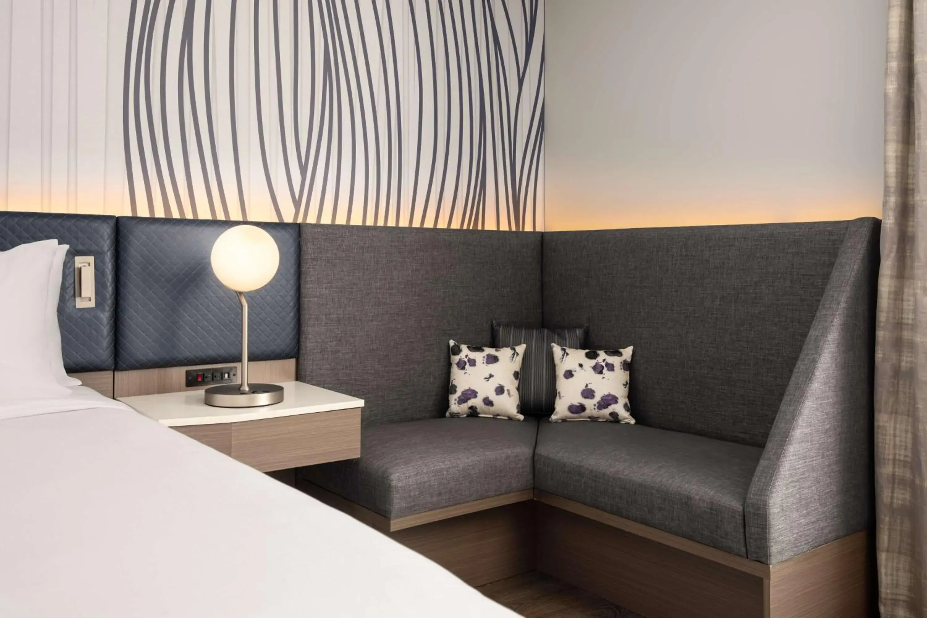 Living room, Bed in Hotel Lela Wilmington, Tapestry Collection By Hilton Living room, Bed in Hotel Lela Wilmington, Tapestry Collection By Hilton