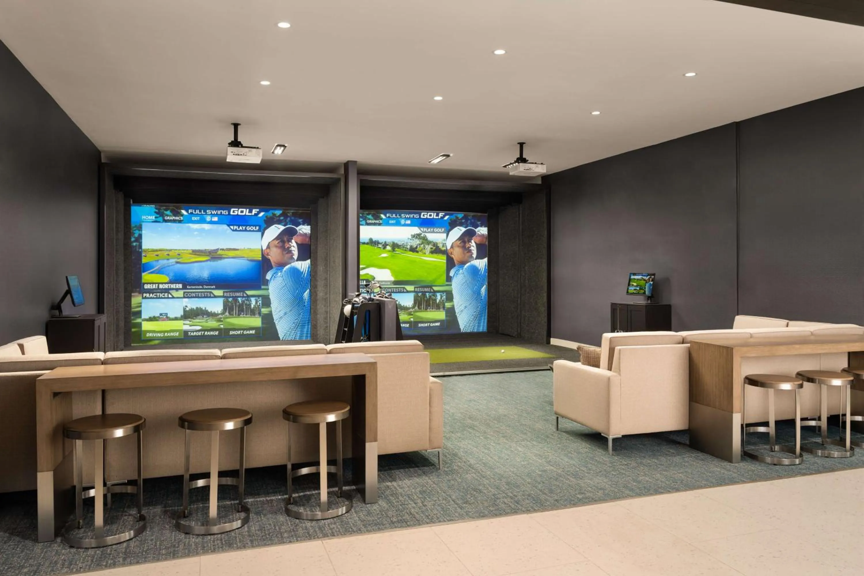 Golfcourse in Hotel Lela Wilmington, Tapestry Collection By Hilton