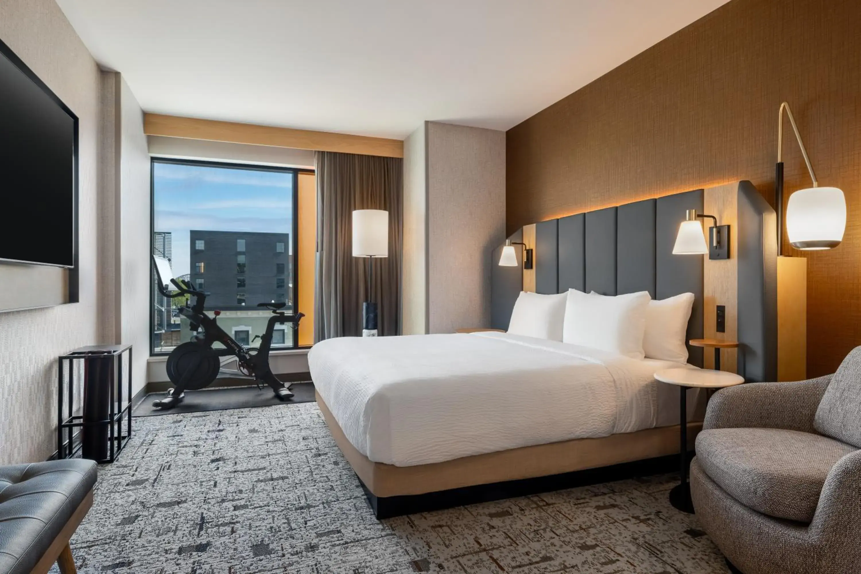 King Room with Peloton Bike in Tempo By Hilton Louisville Downtown Nulu King Room with Peloton Bike in Tempo By Hilton Louisville Downtown Nulu