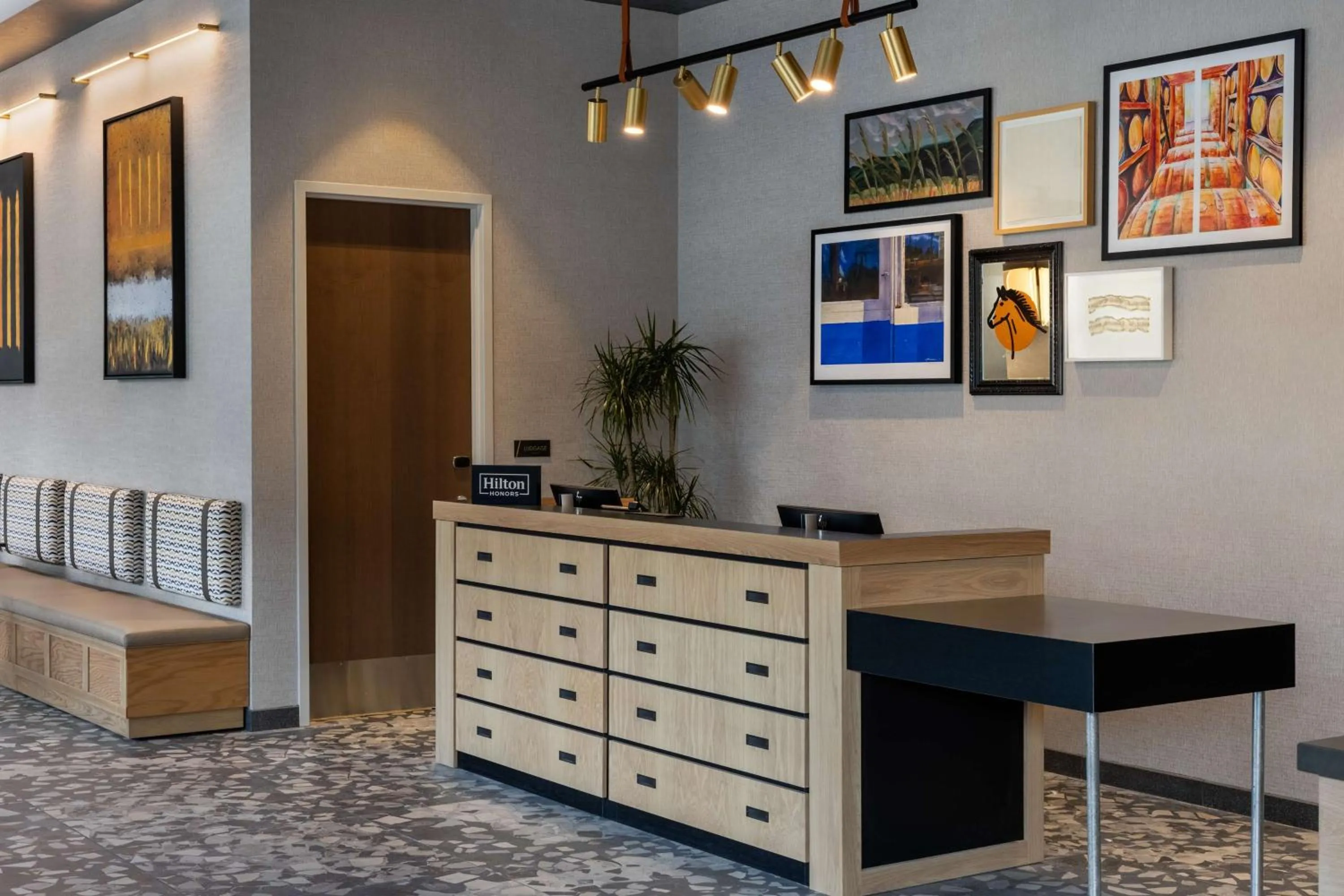 Lobby or reception in Tempo By Hilton Louisville Downtown Nulu