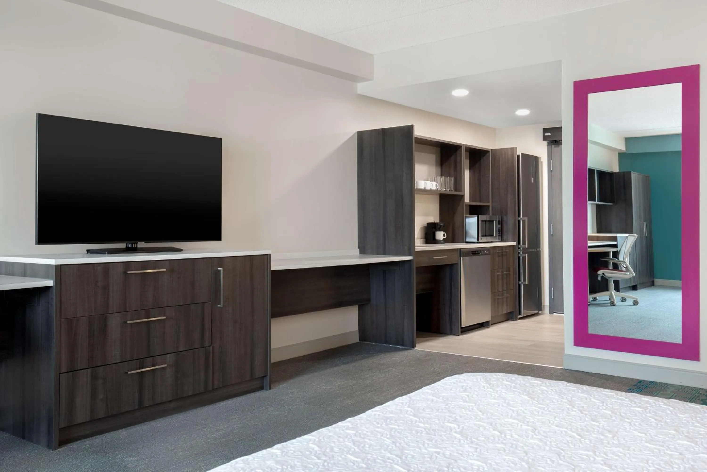 Bed in Home2 Suites By Hilton Thunder Bay