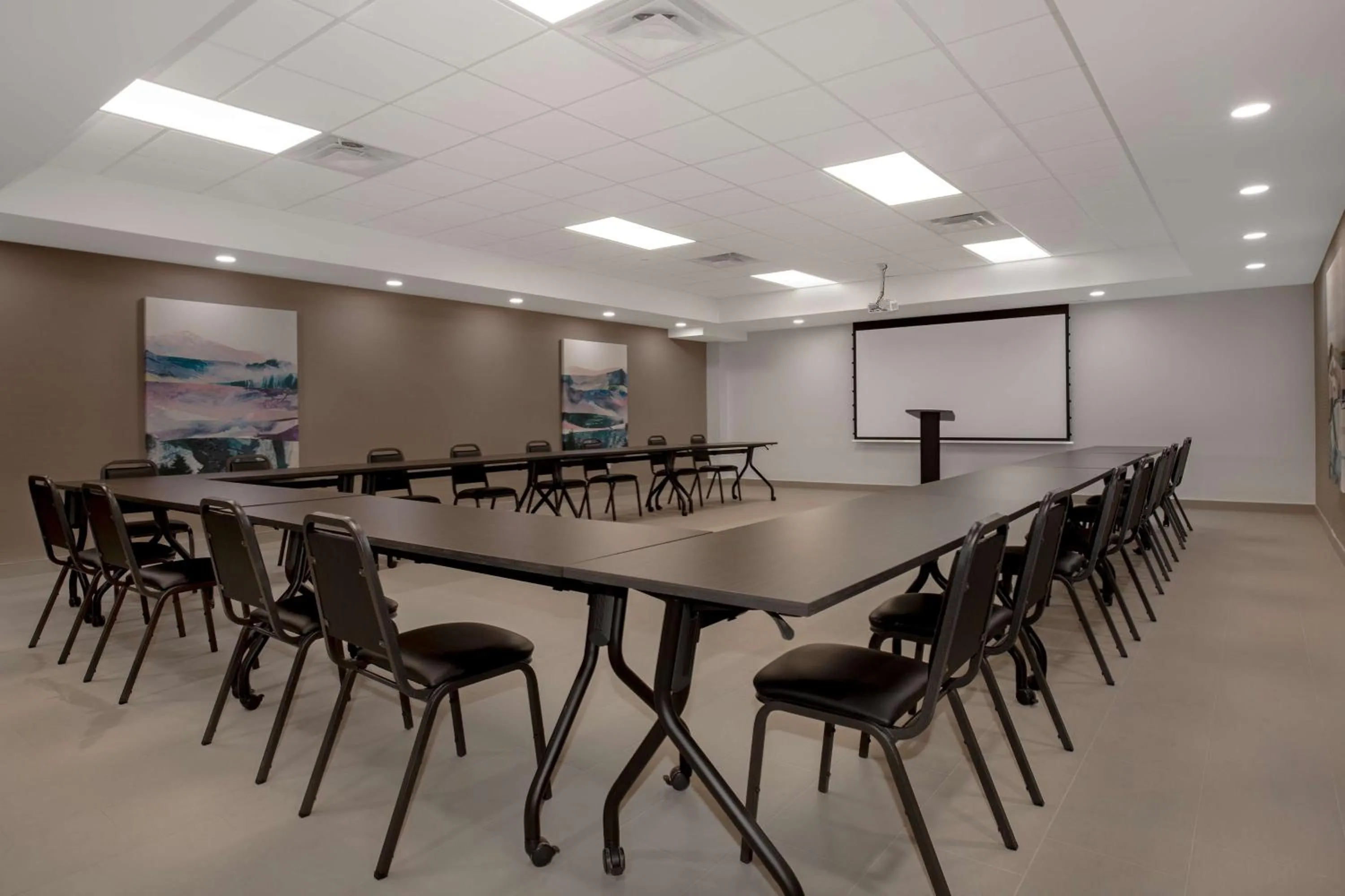 Meeting/conference room in Home2 Suites By Hilton Thunder Bay