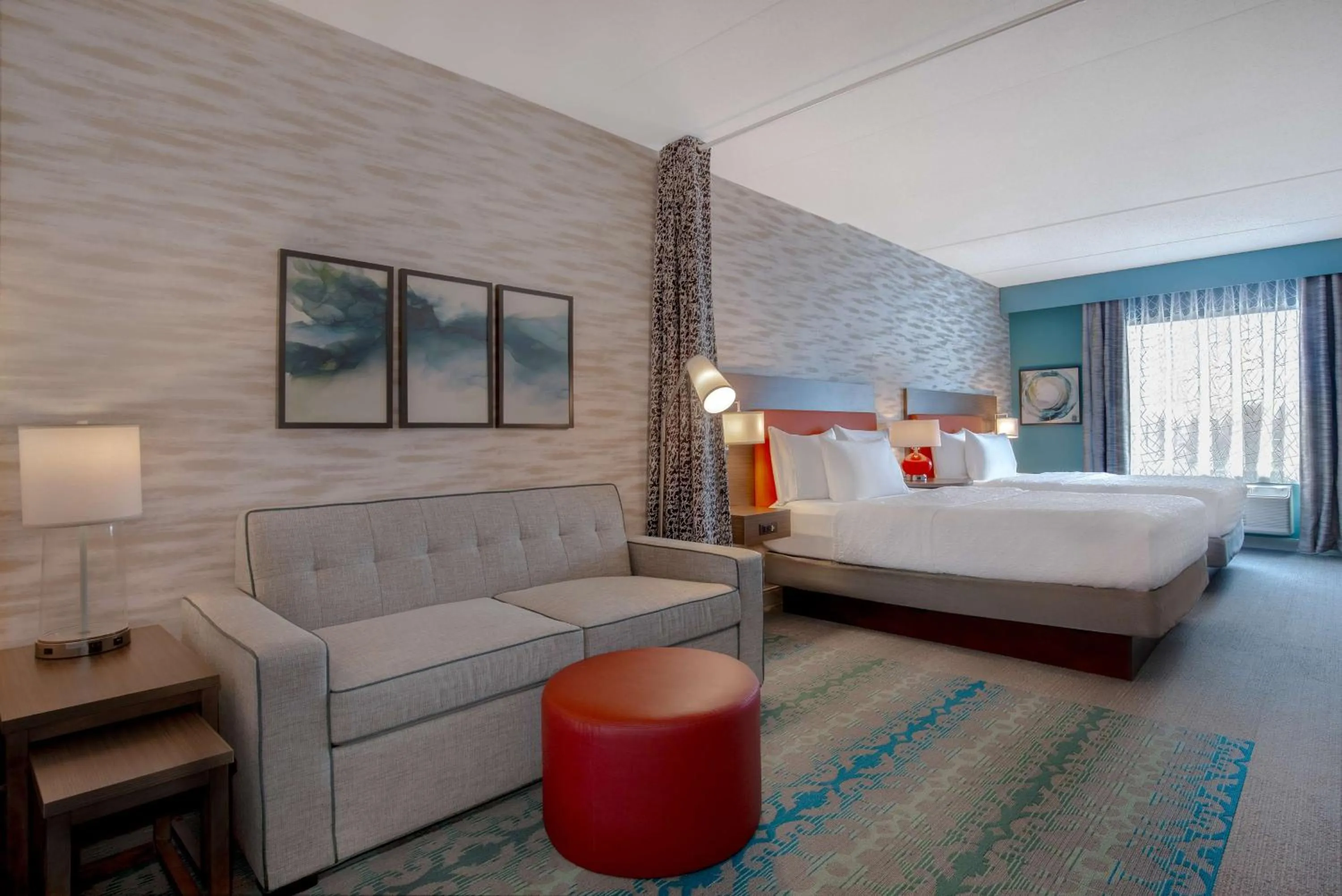 Living room, Bed in Home2 Suites By Hilton Thunder Bay