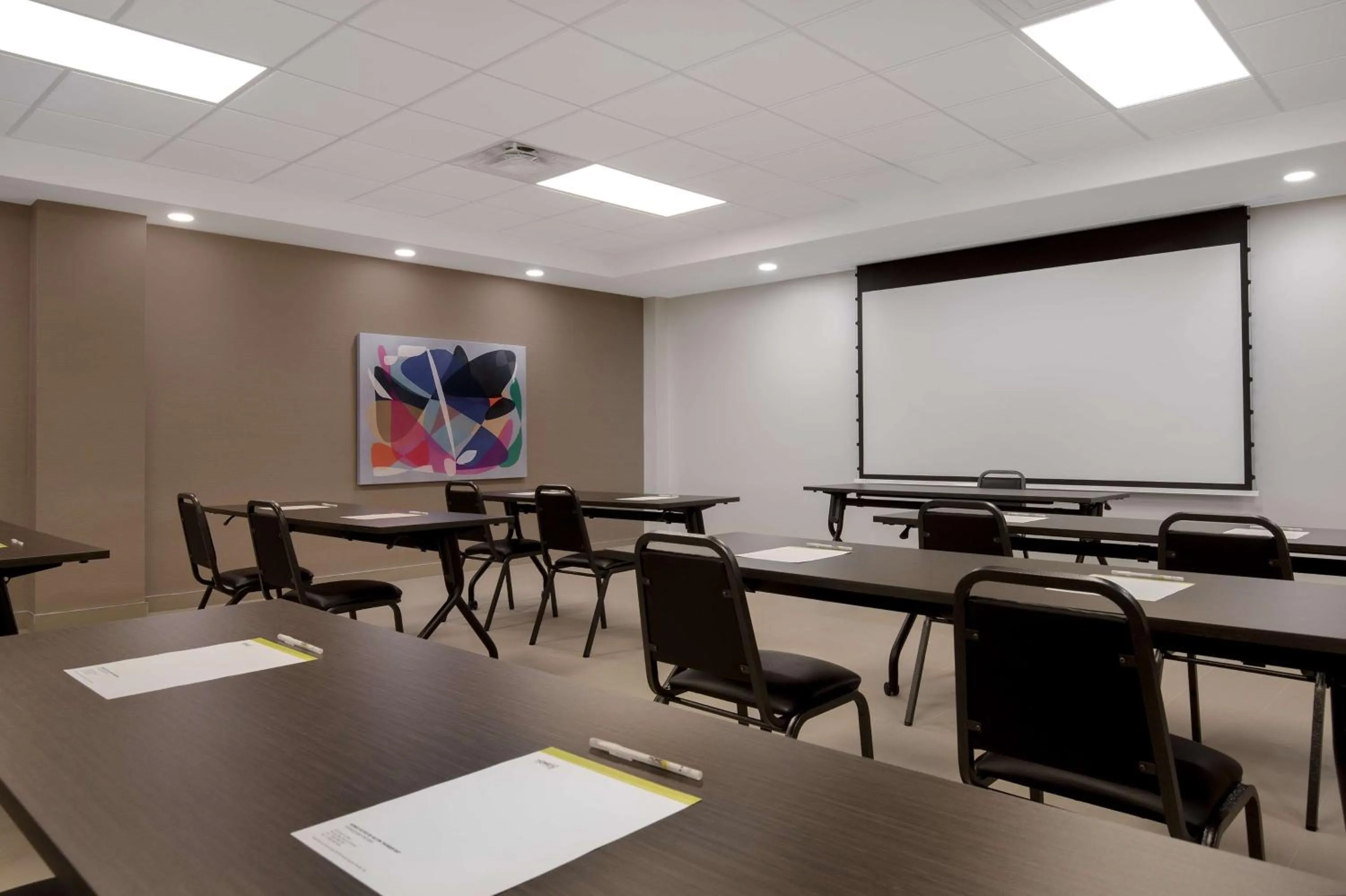 Meeting/conference room in Home2 Suites By Hilton Thunder Bay