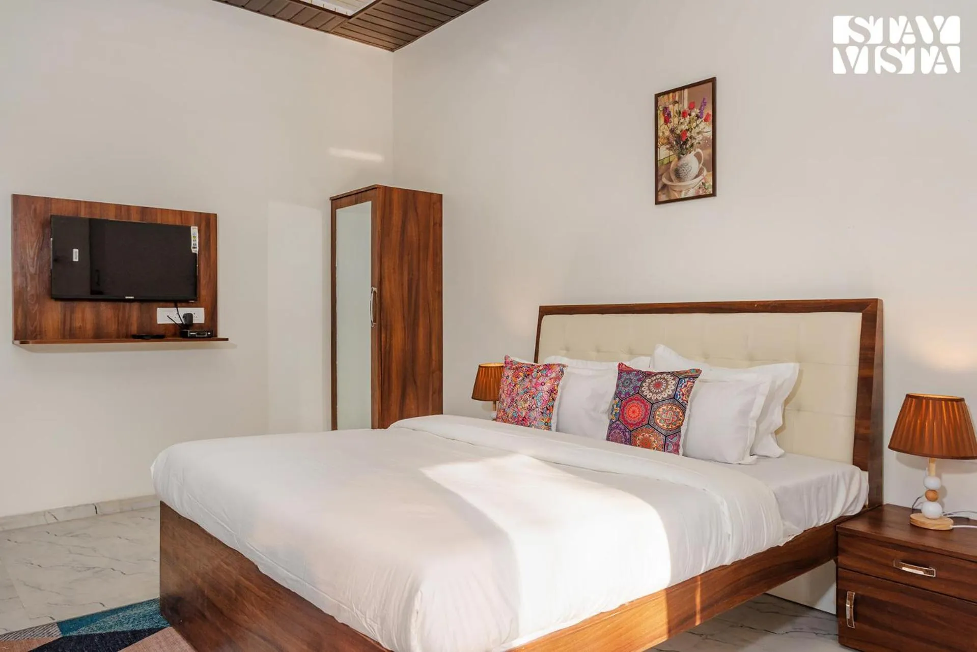 Bedroom, Bed in Mango Splash by VEO - Part of StayVista