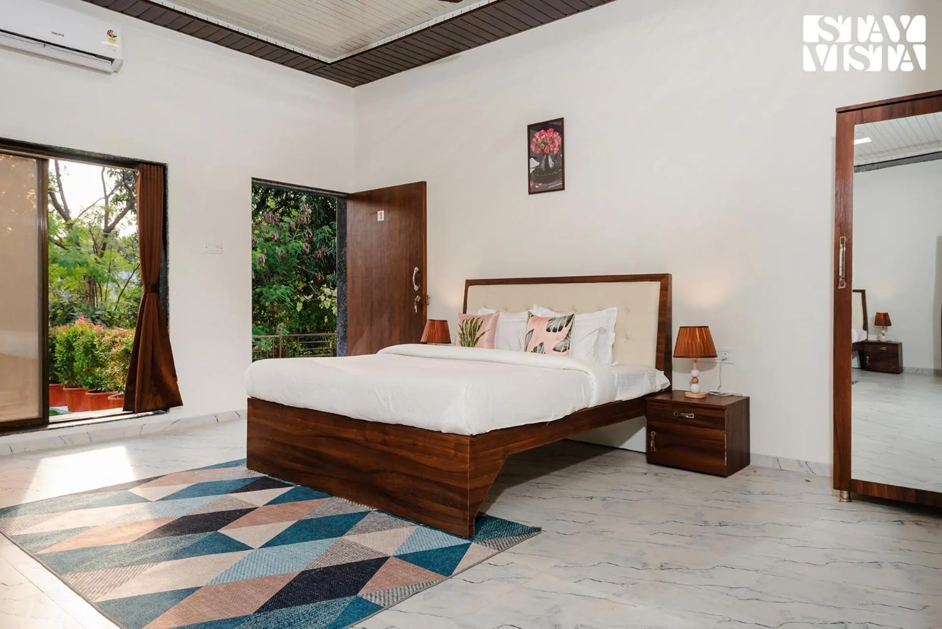 Bedroom, Bed in Mango Splash by VEO - Part of StayVista