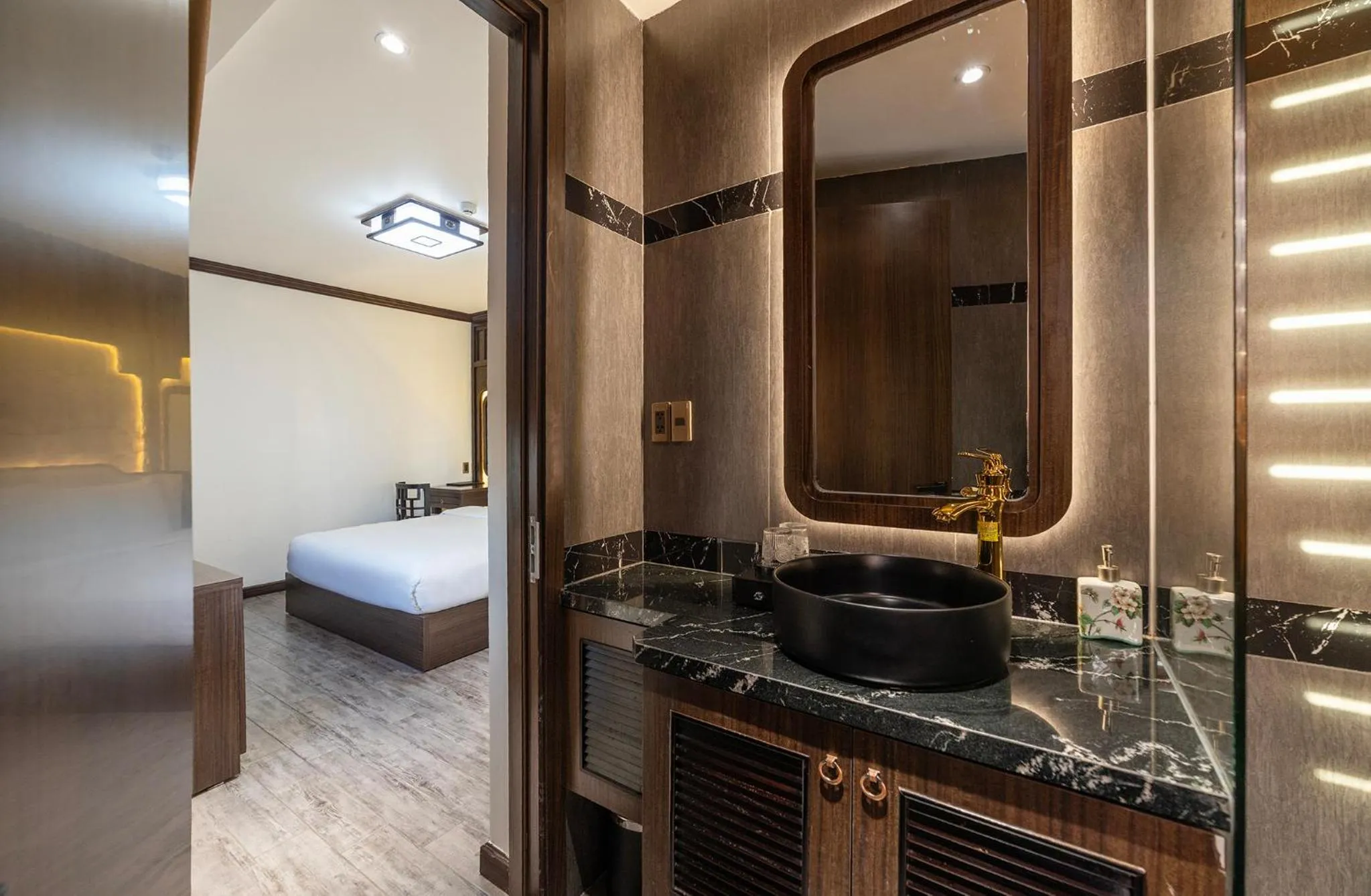 Shower, Bed in Le House DaLat