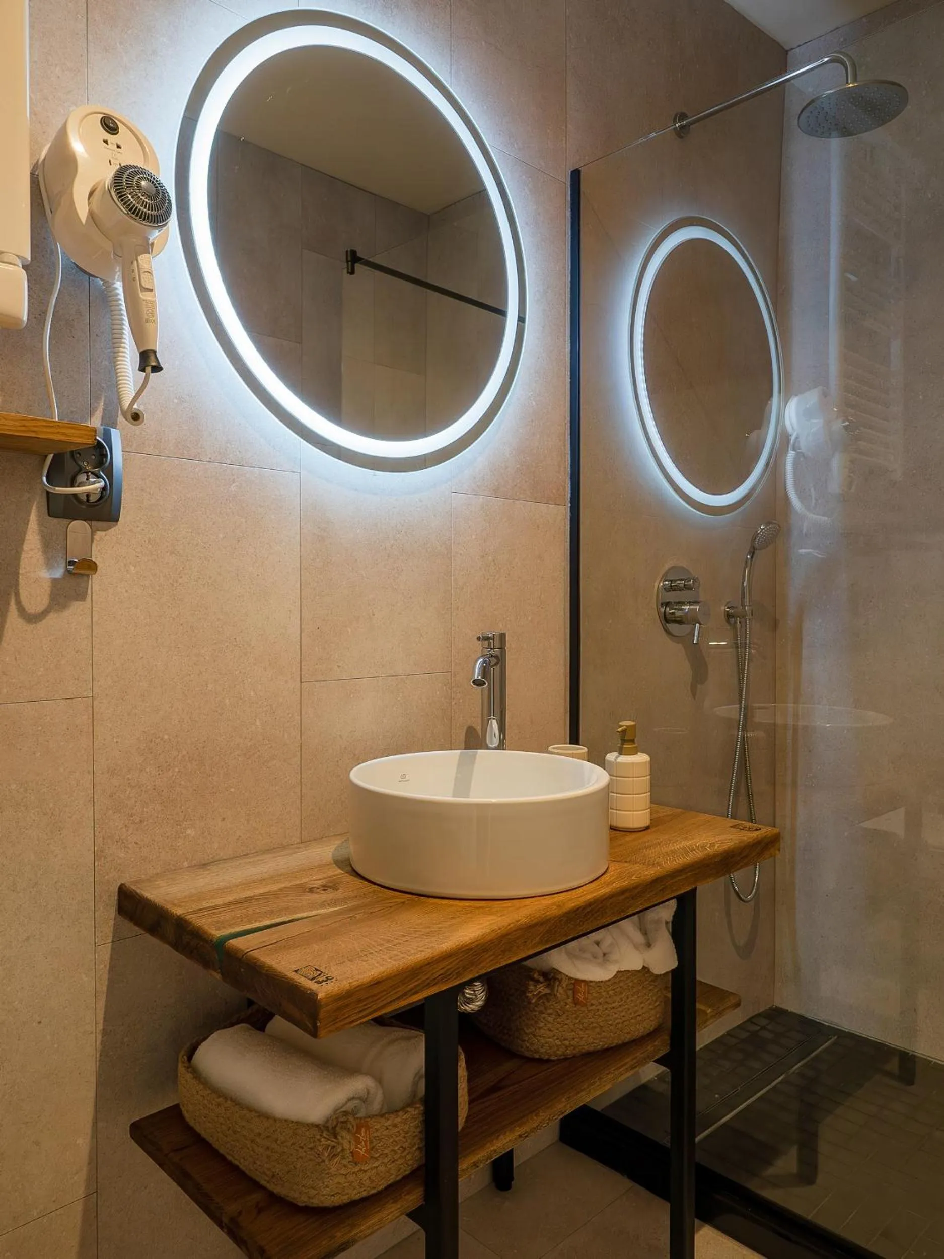 Shower in Craft Inn - Boutique Hotel