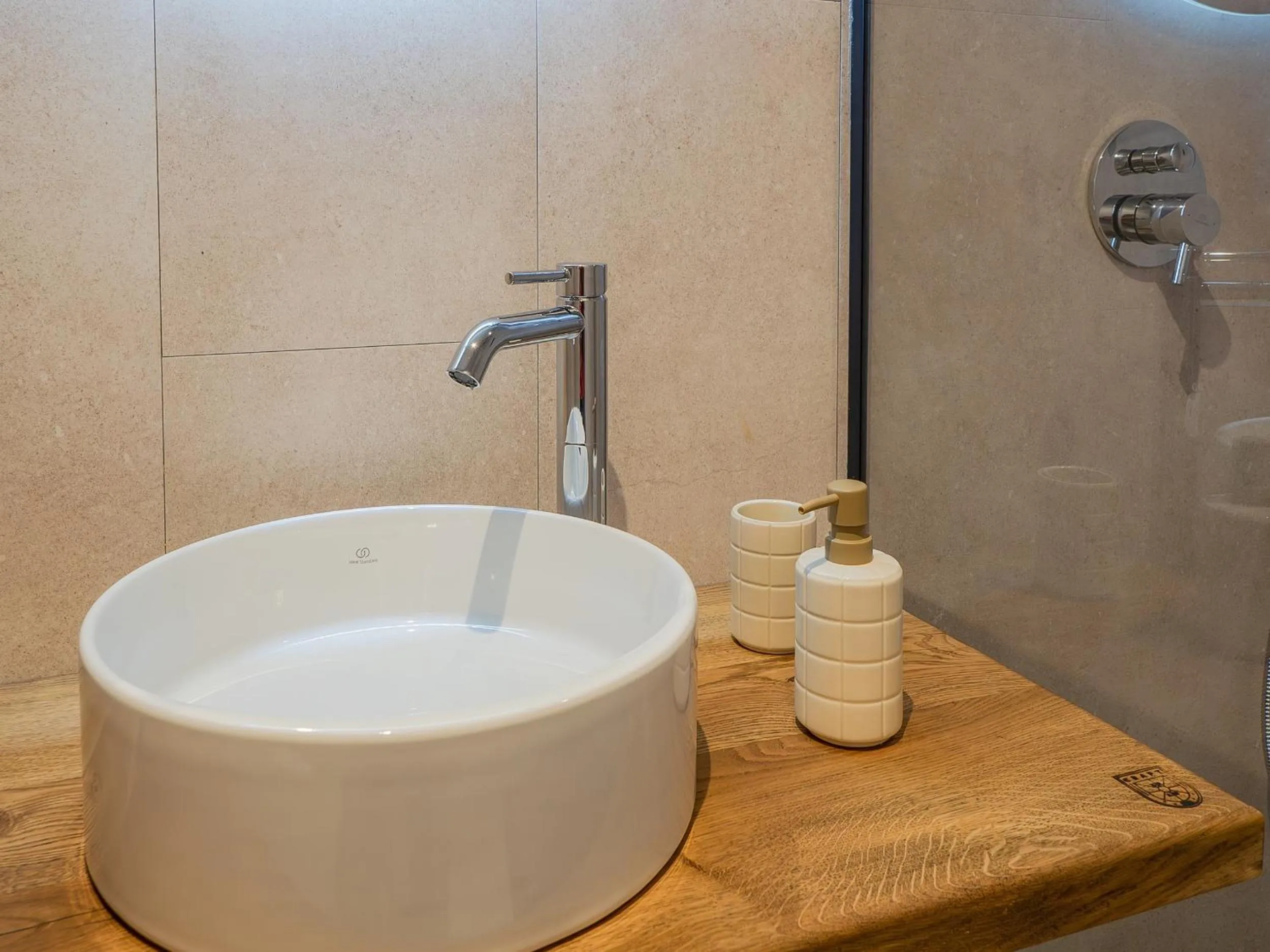 Shower in Craft Inn - Boutique Hotel