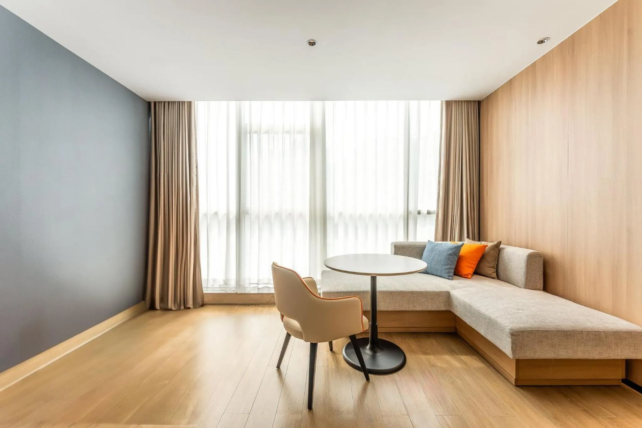 Photo of the whole room in Holiday Inn Express Binzhou City Center by IHG