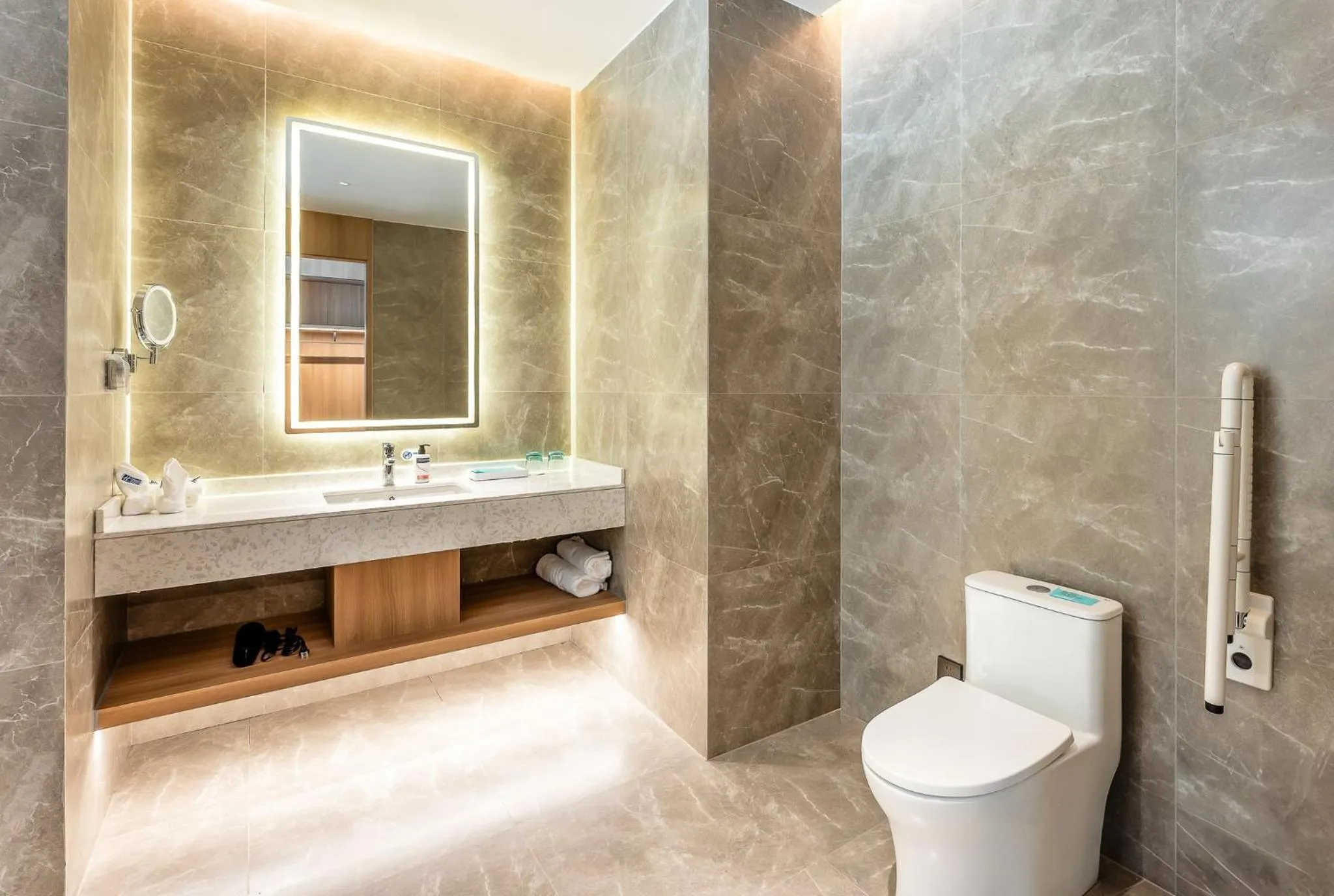 Photo of the whole room in Holiday Inn Express Binzhou City Center by IHG