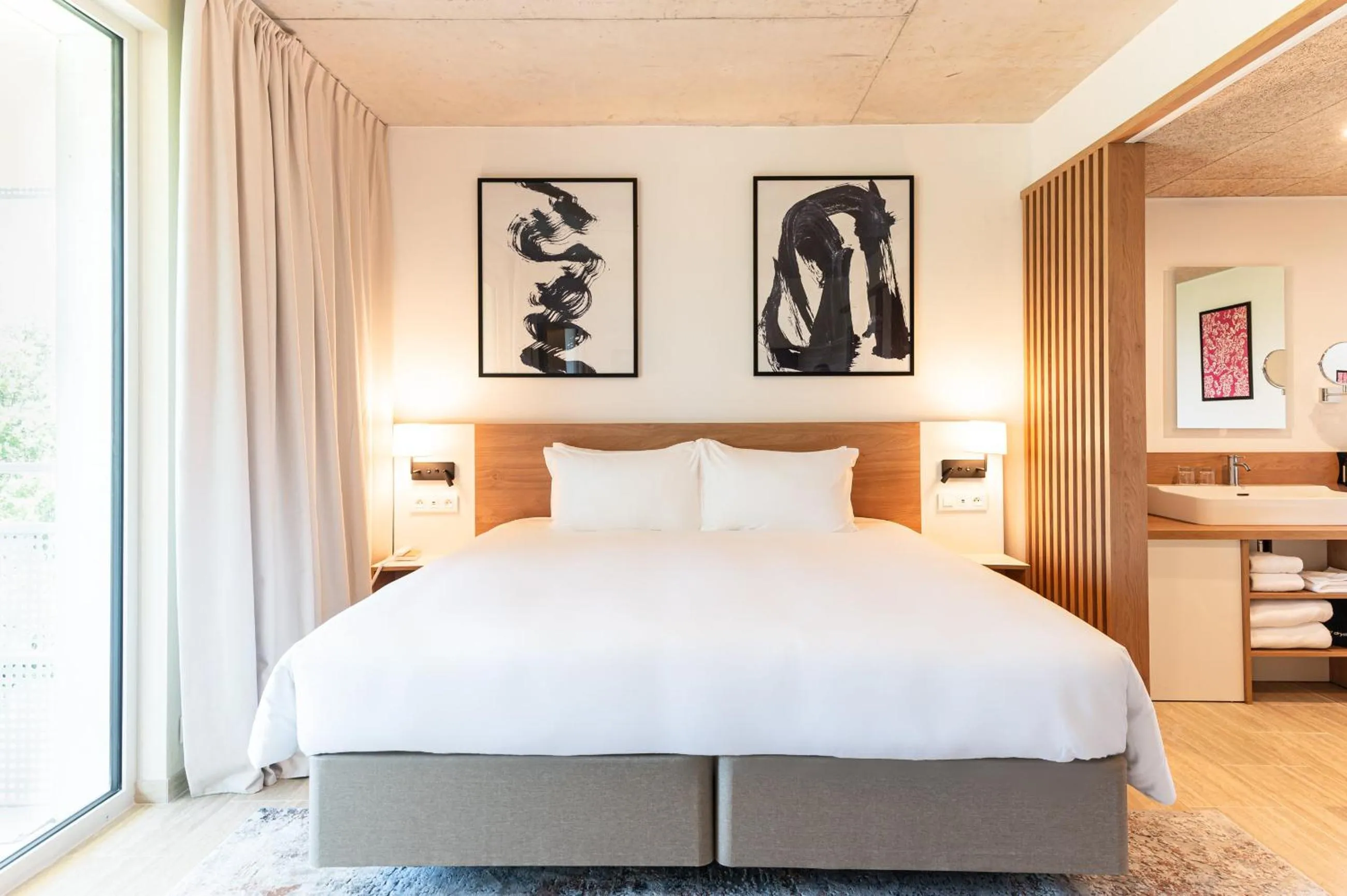 Photo of the whole room, Bed in voco Beaune , Cité des Vins by IHG