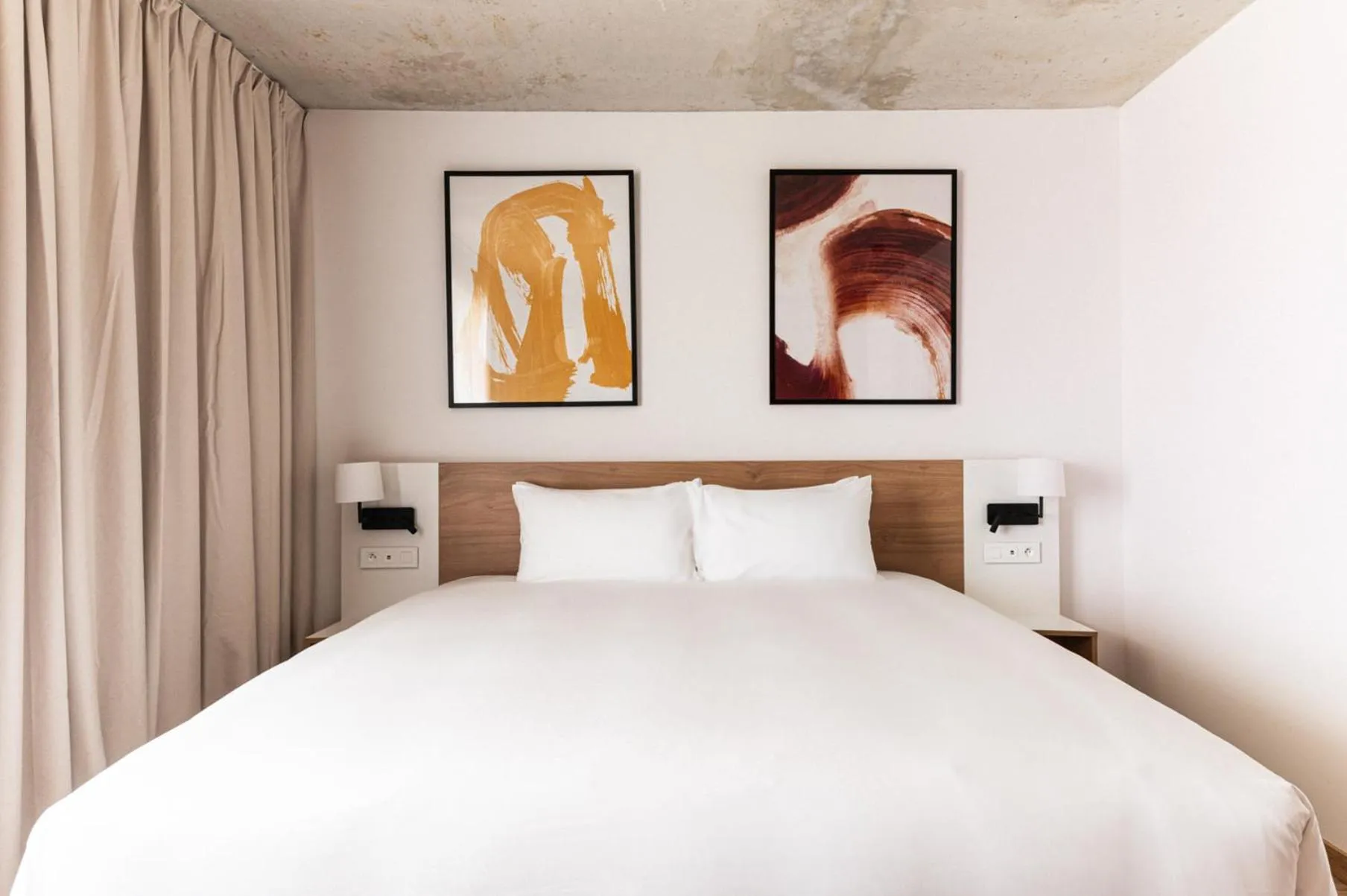 Photo of the whole room, Bed in voco Beaune , Cité des Vins by IHG