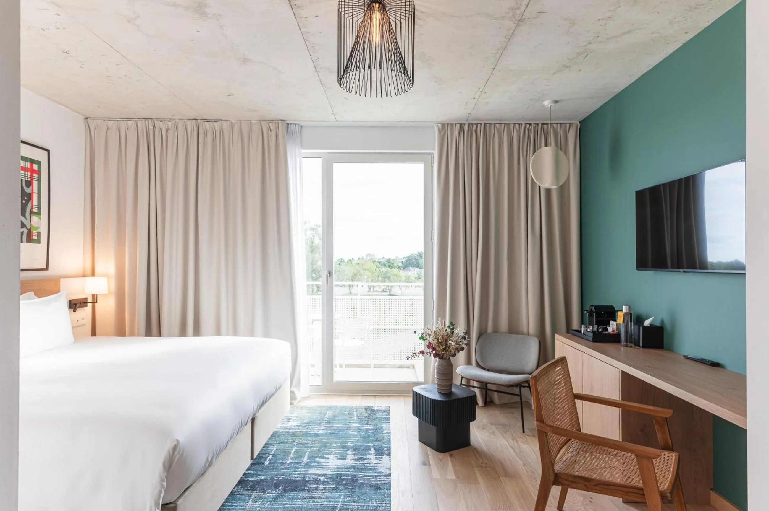 Photo of the whole room, Bed in voco Beaune , Cité des Vins by IHG