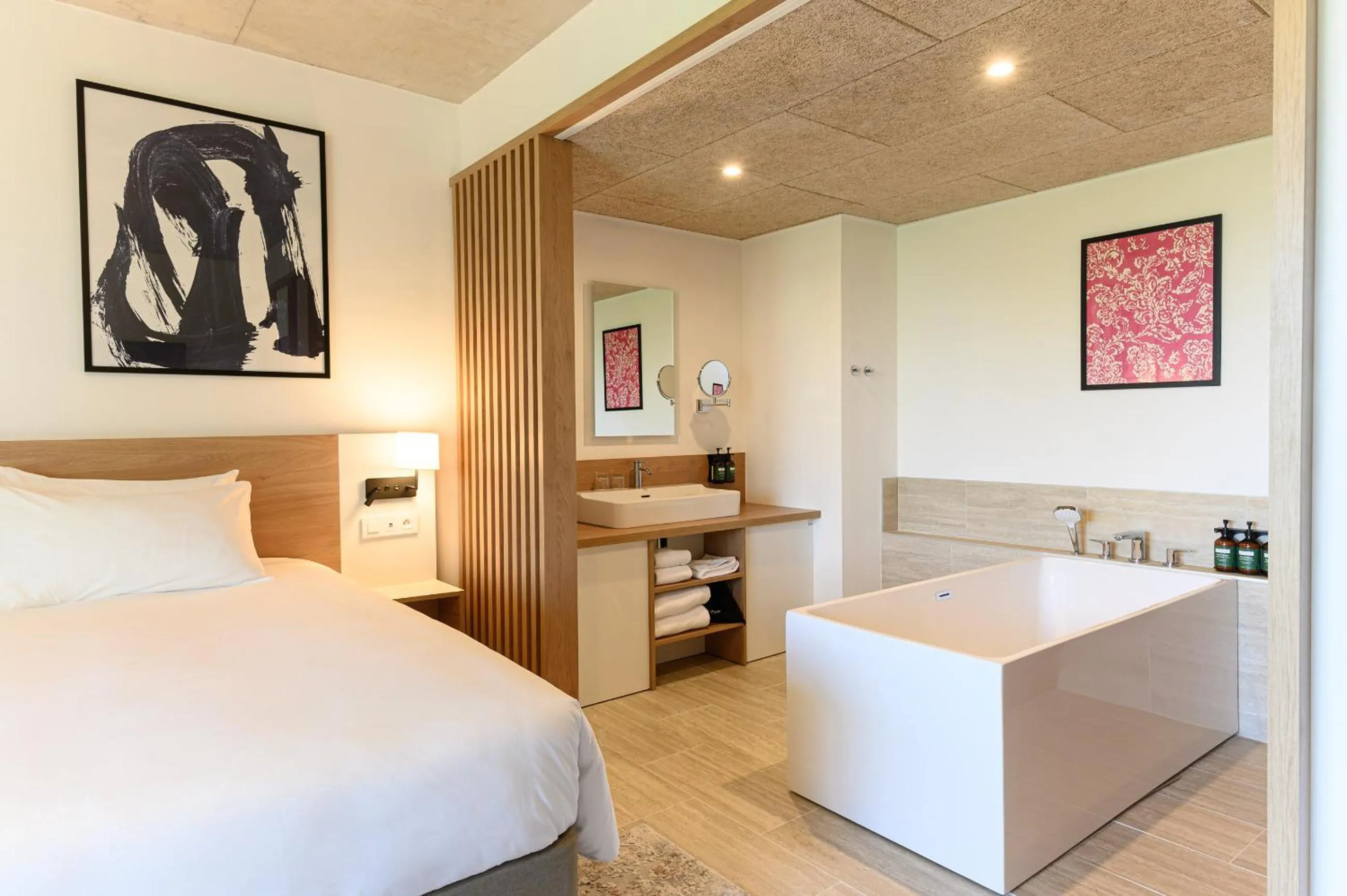 Photo of the whole room, Bed in voco Beaune , Cité des Vins by IHG