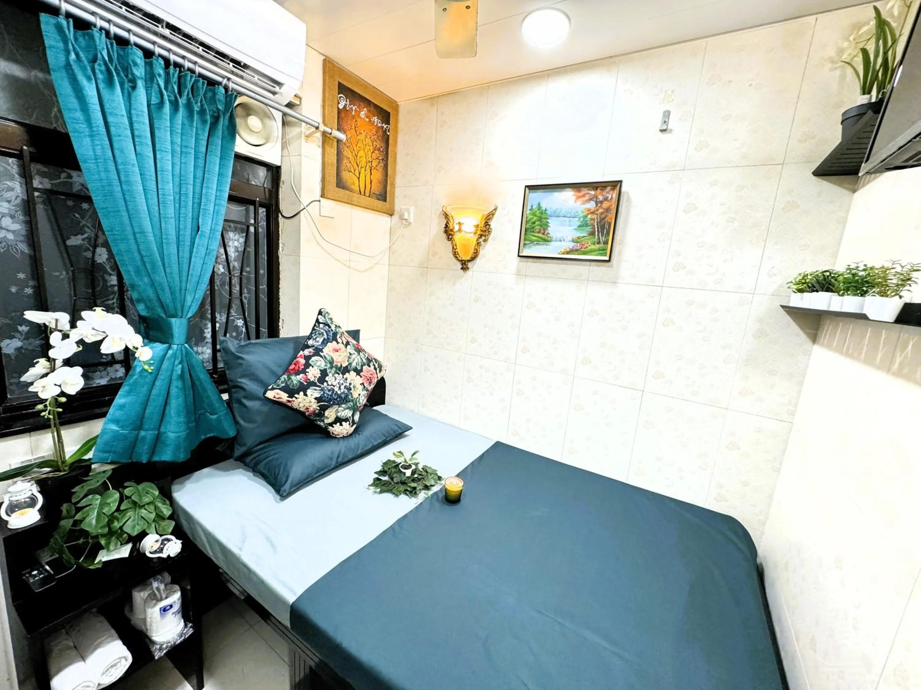 Bed in International Inn