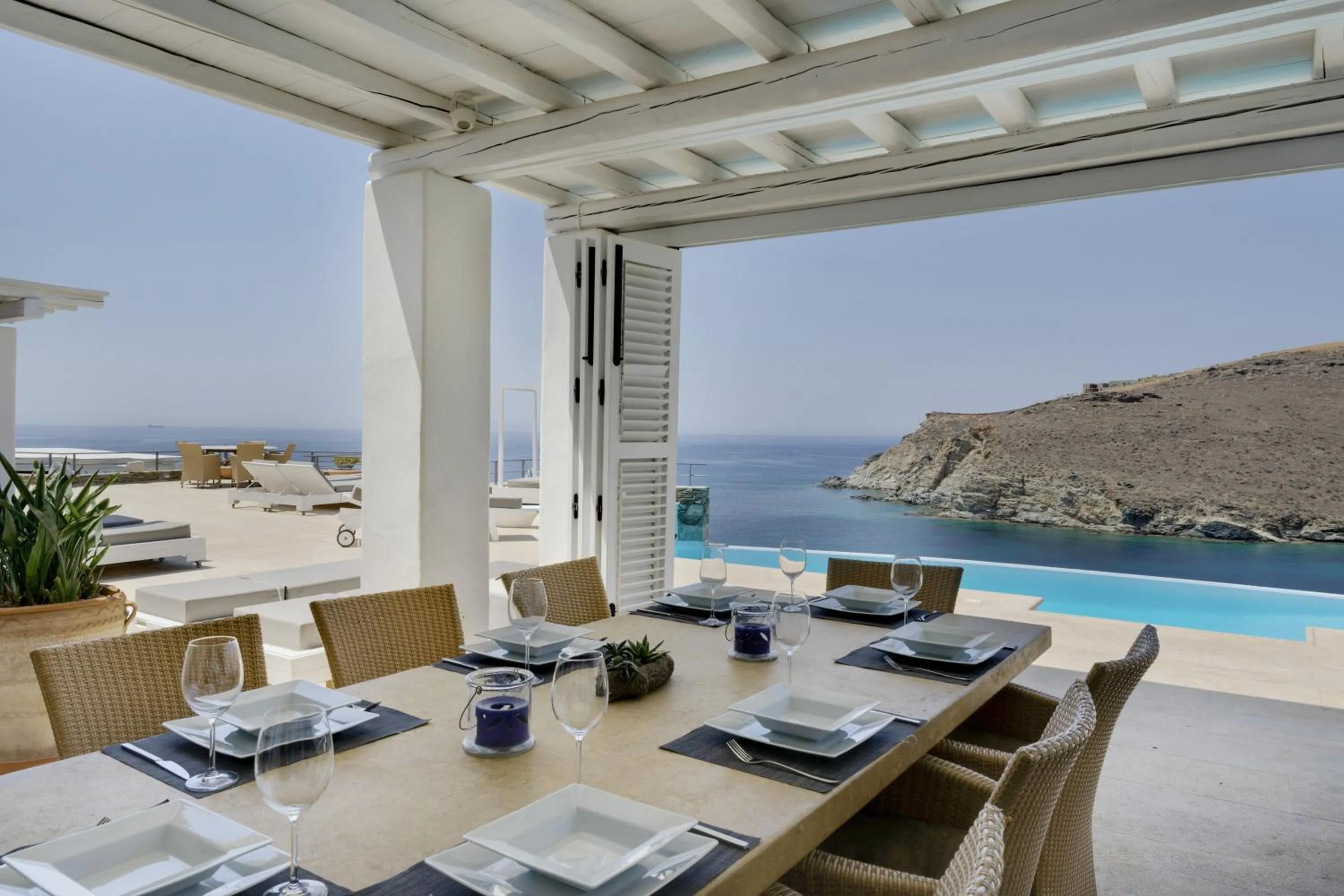 Blueros Luxury Villa
