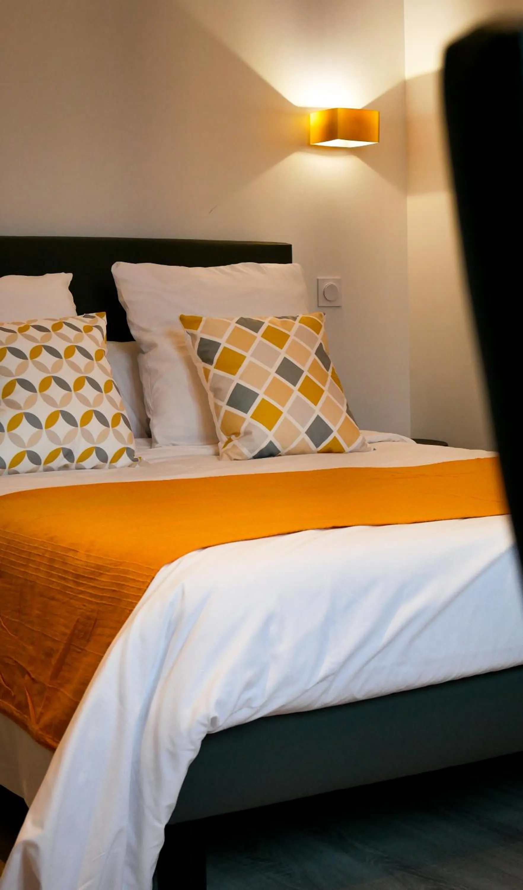 LE CENTRAL HOTEL BAR RESTAURANT