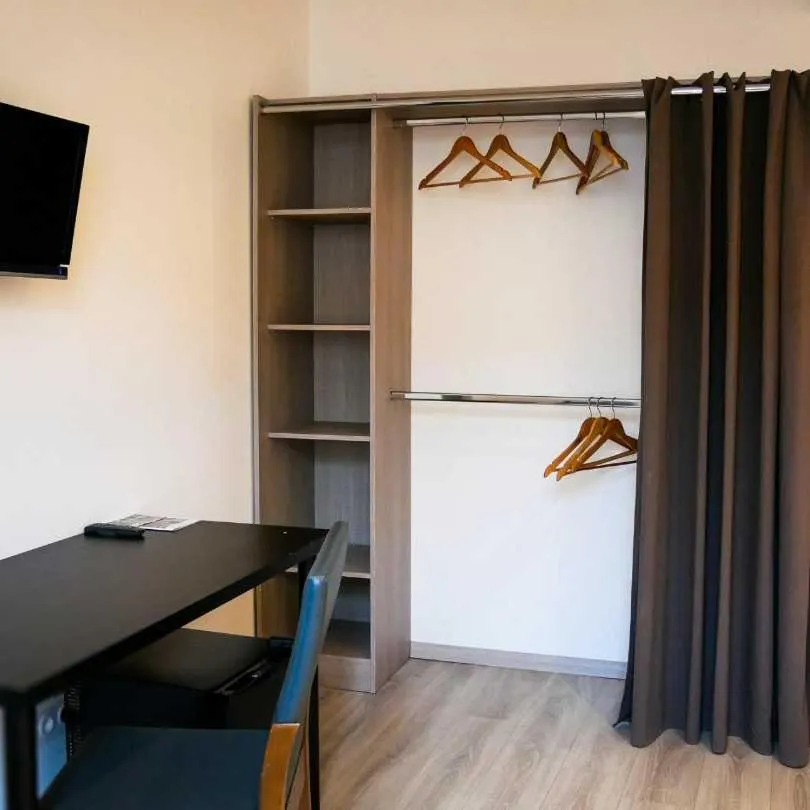 LE CENTRAL HOTEL BAR RESTAURANT