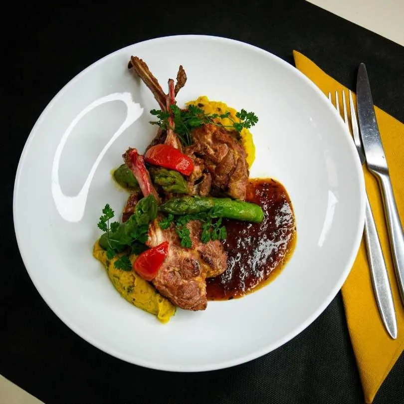 Restaurant/places to eat in LE CENTRAL HOTEL BAR RESTAURANT