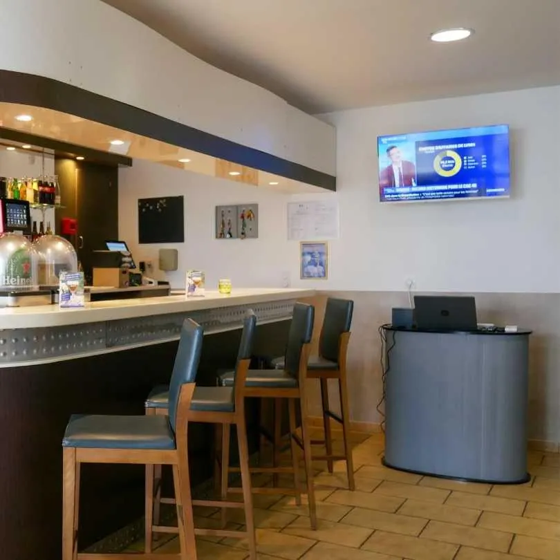 LE CENTRAL HOTEL BAR RESTAURANT