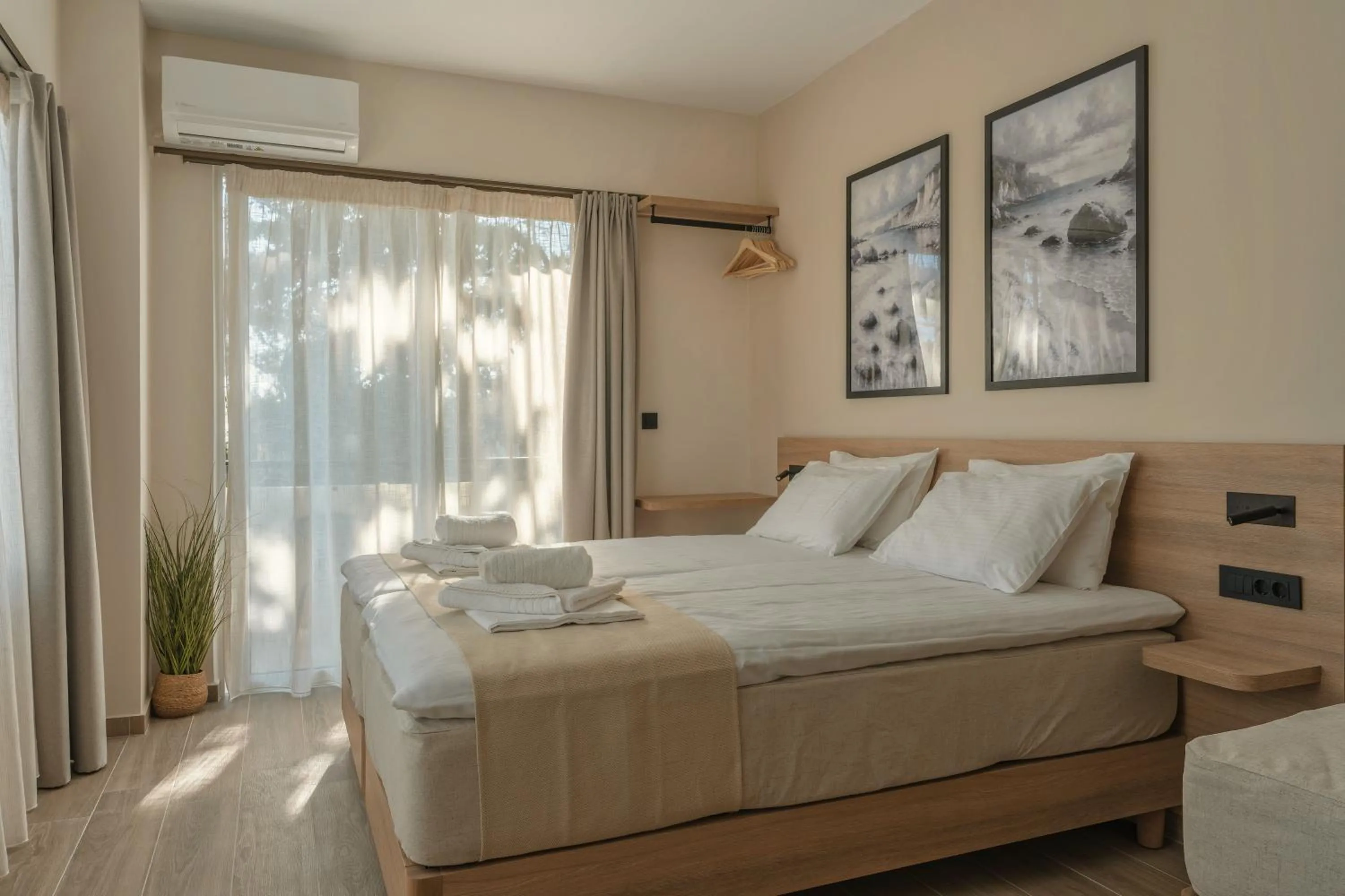 Bed in Varvaras Diamond Hotel