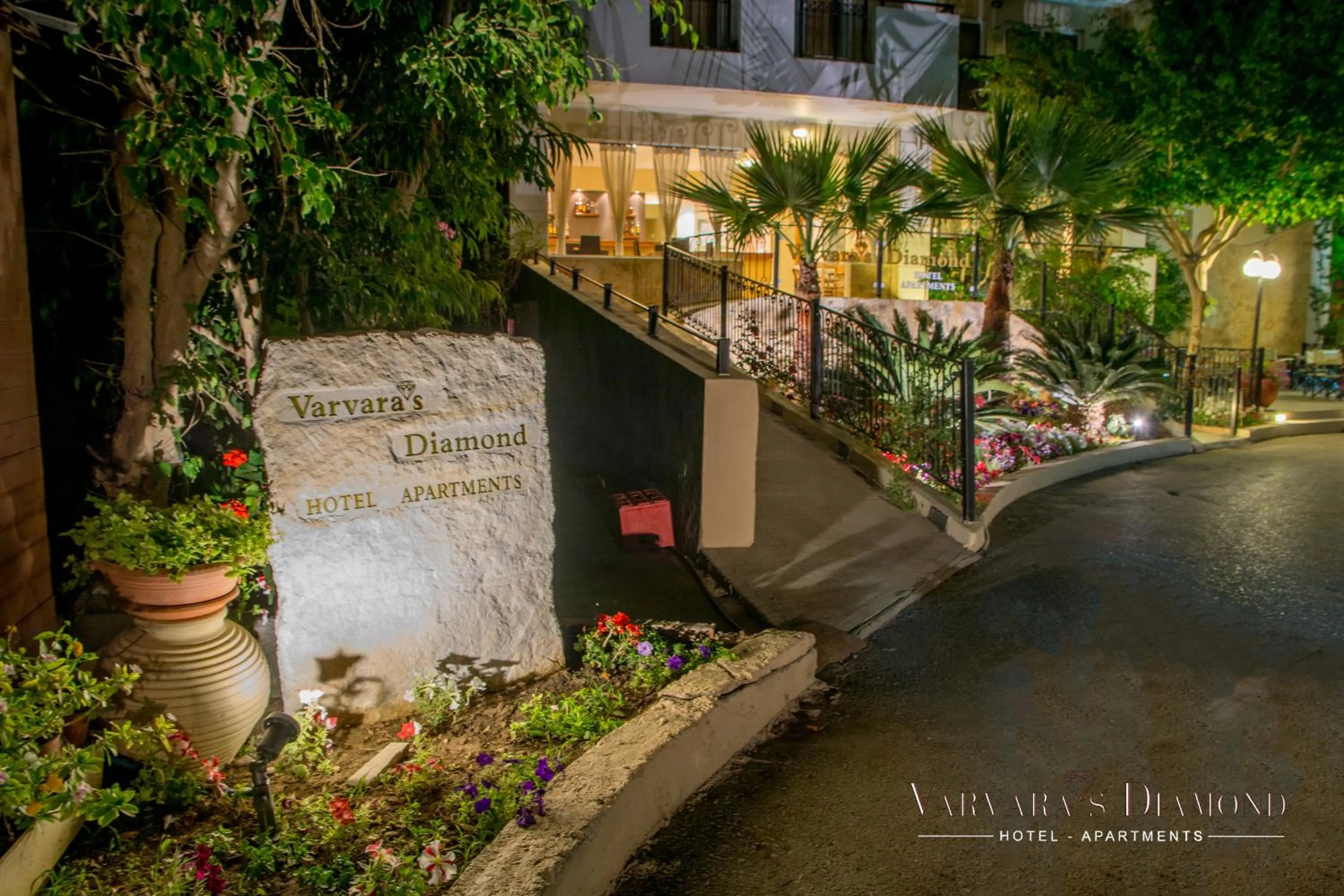 Night in Varvaras Diamond Hotel