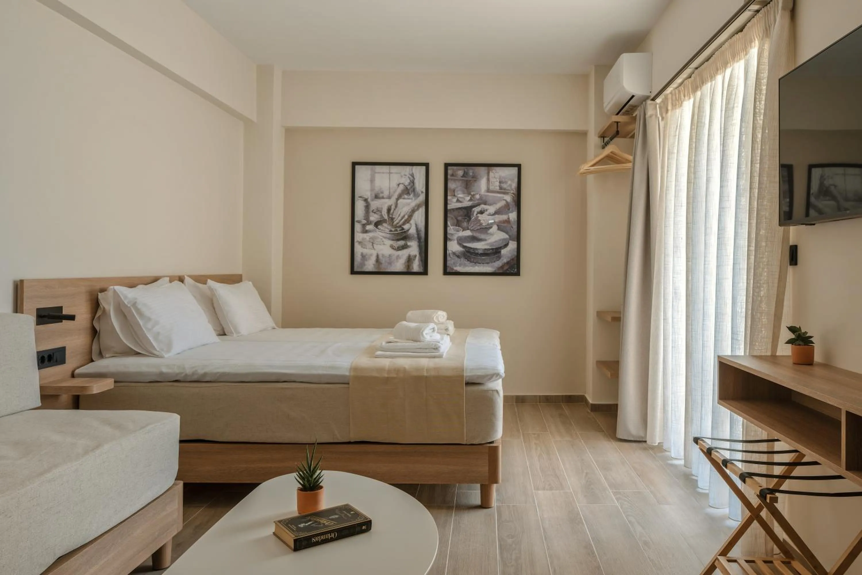 Bed in Varvaras Diamond Hotel